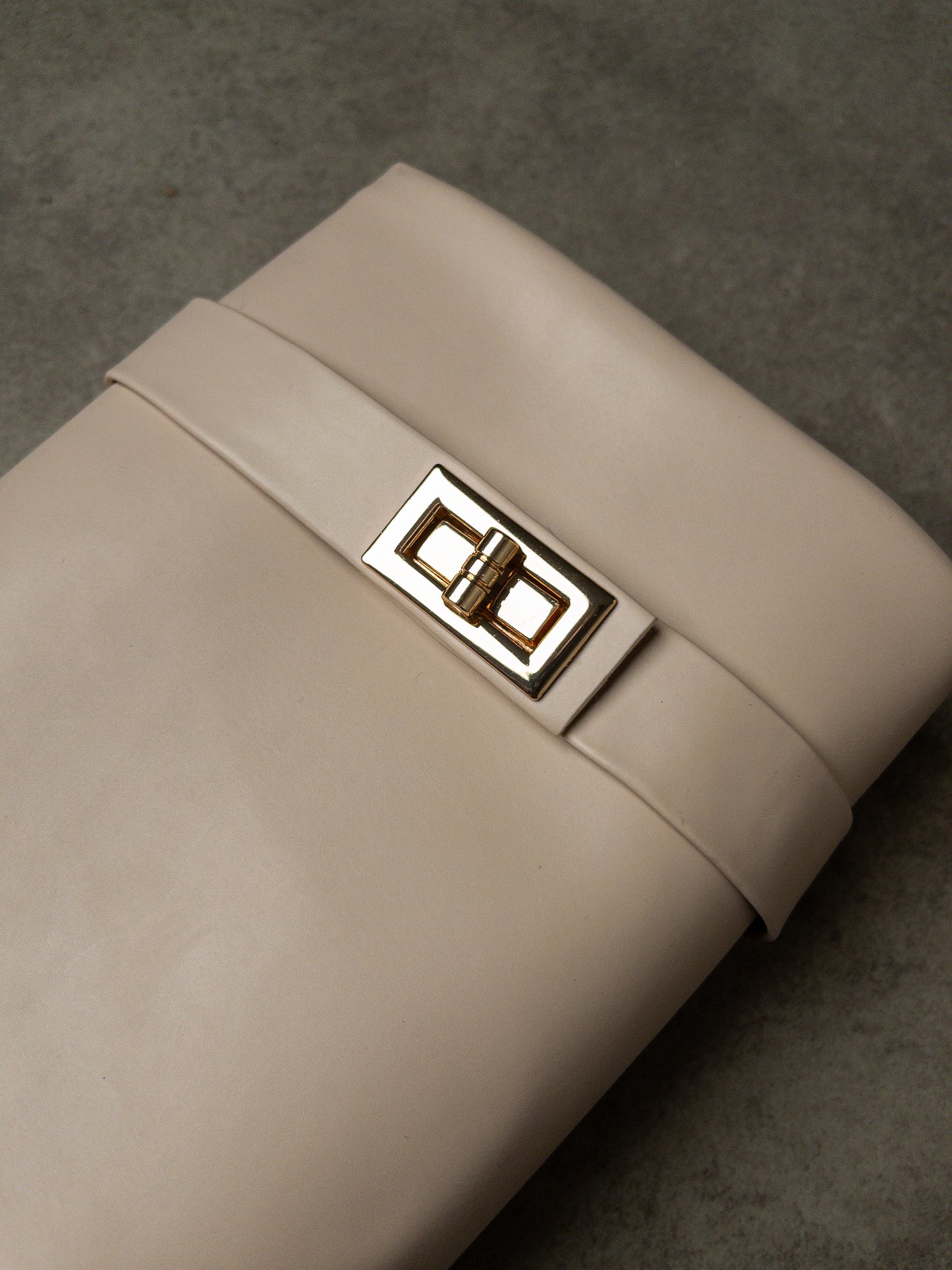 Bej Soft Touch Gold Tokalı Çizme | 8 cm Topuk