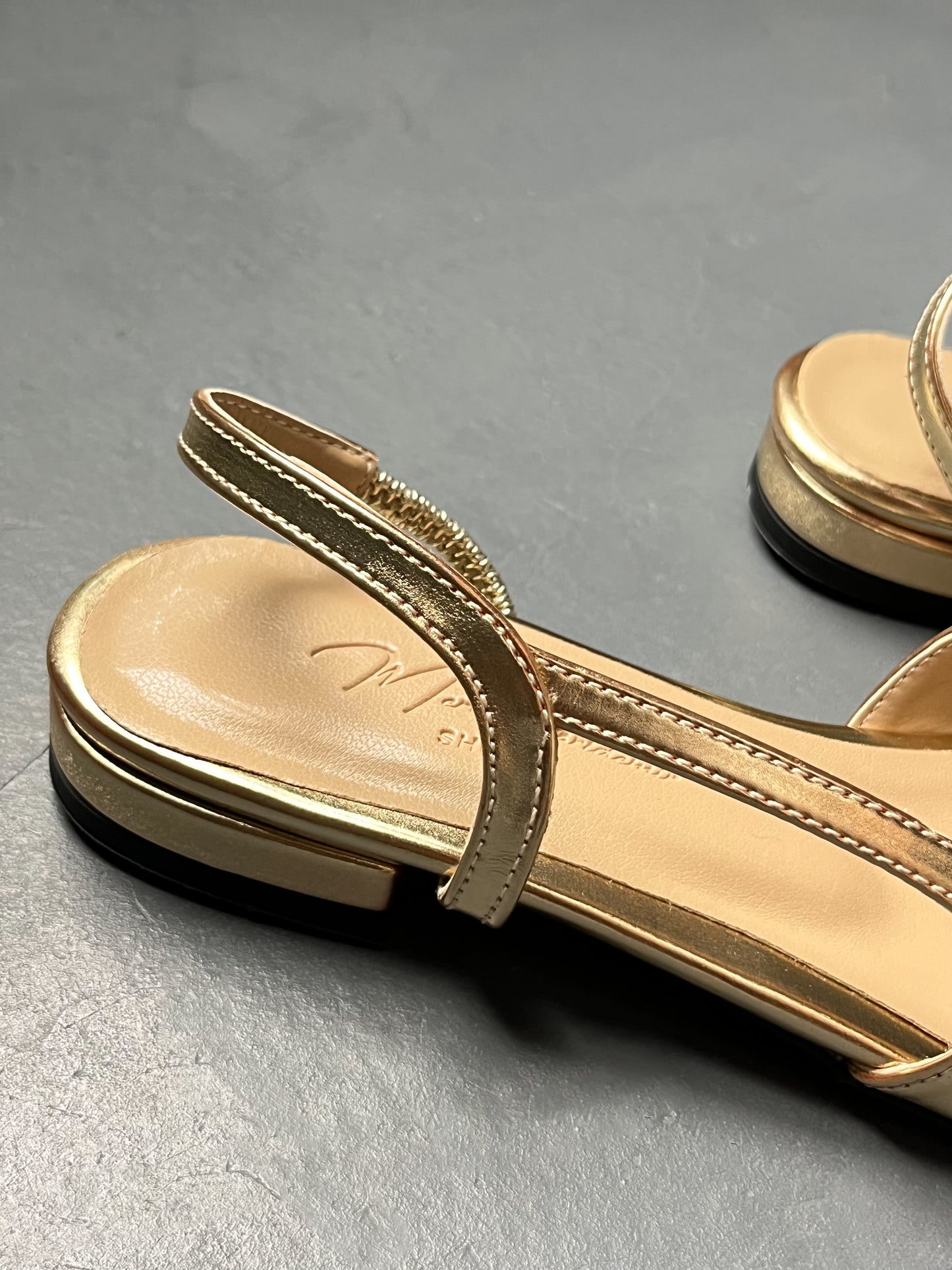 Gold & Siyah Babet – 2 cm Topuk
