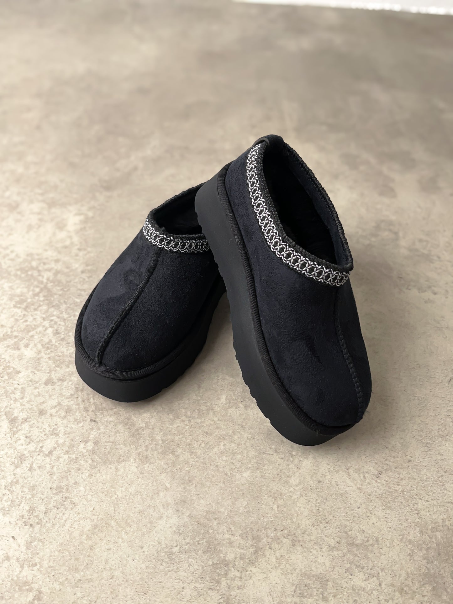 Siyah Kürklü Mini Bot