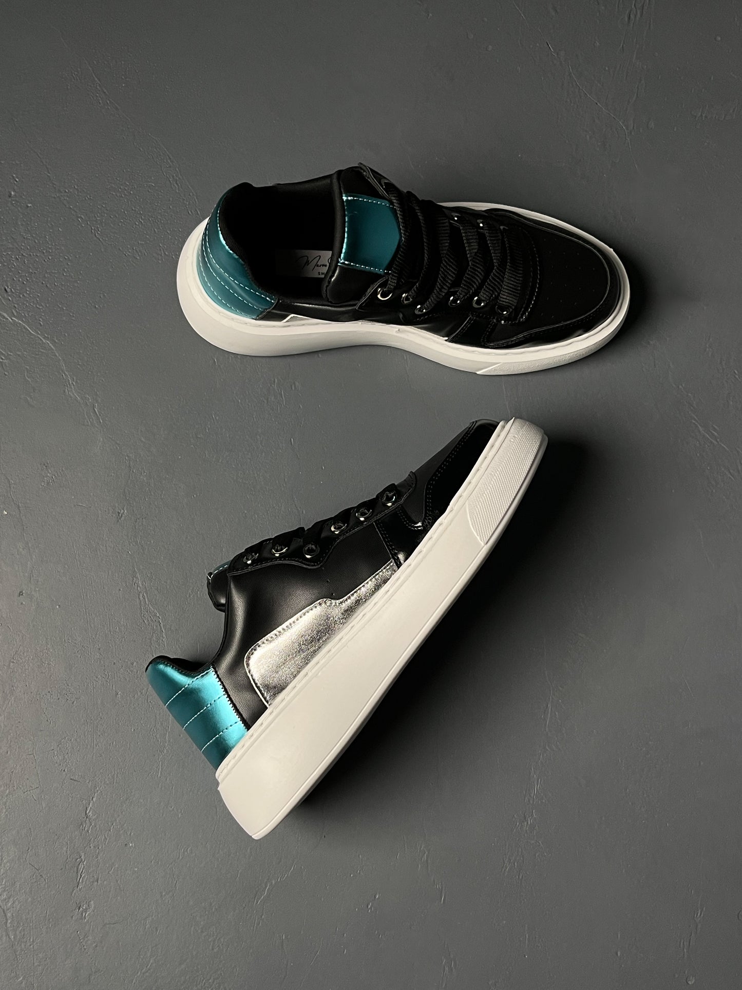 Siyah – Metalik Turkuaz Detaylı Sneaker