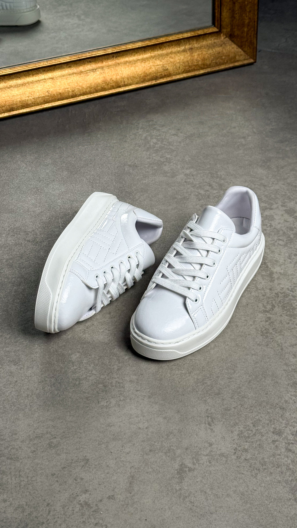 Beyaz Rugan Özel Desenli Sneaker