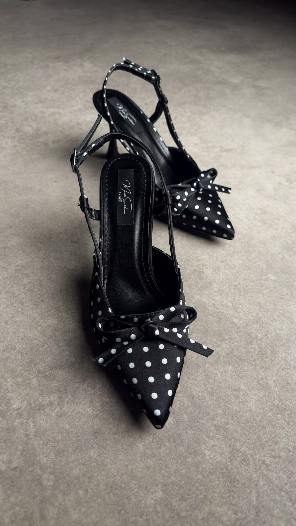 Siyah Puantiyeli Fiyonklu Saten Stiletto