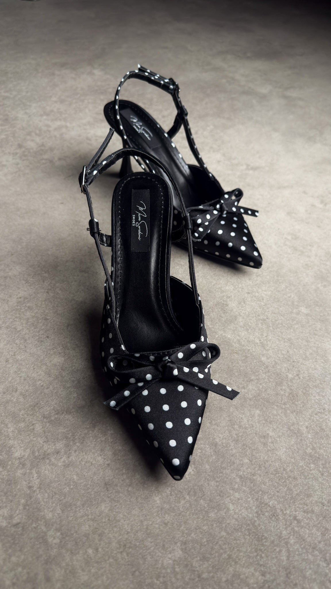 Siyah Puantiyeli Fiyonklu Saten Stiletto