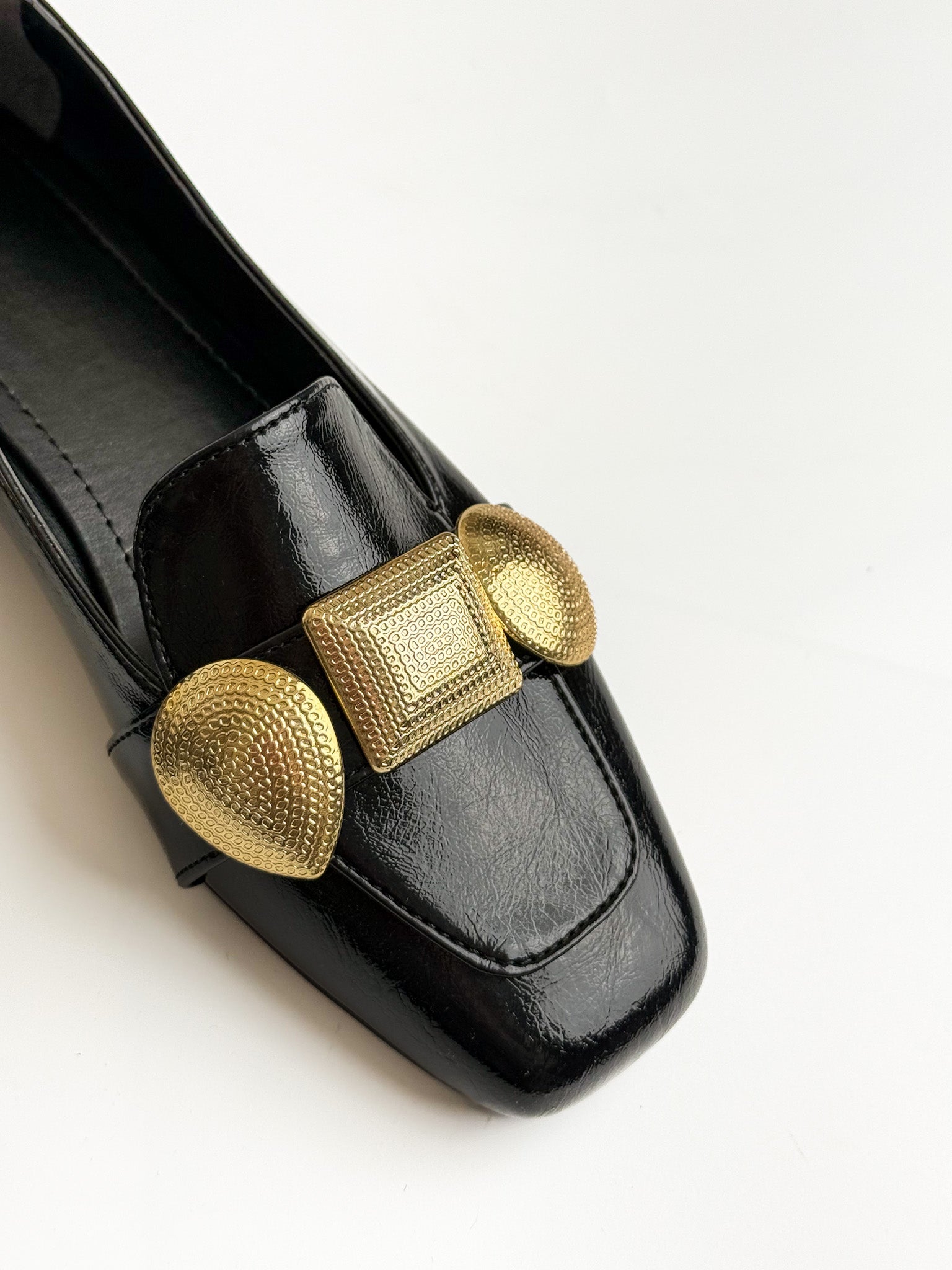 Siyah Rugan Gold Tokalı Babet