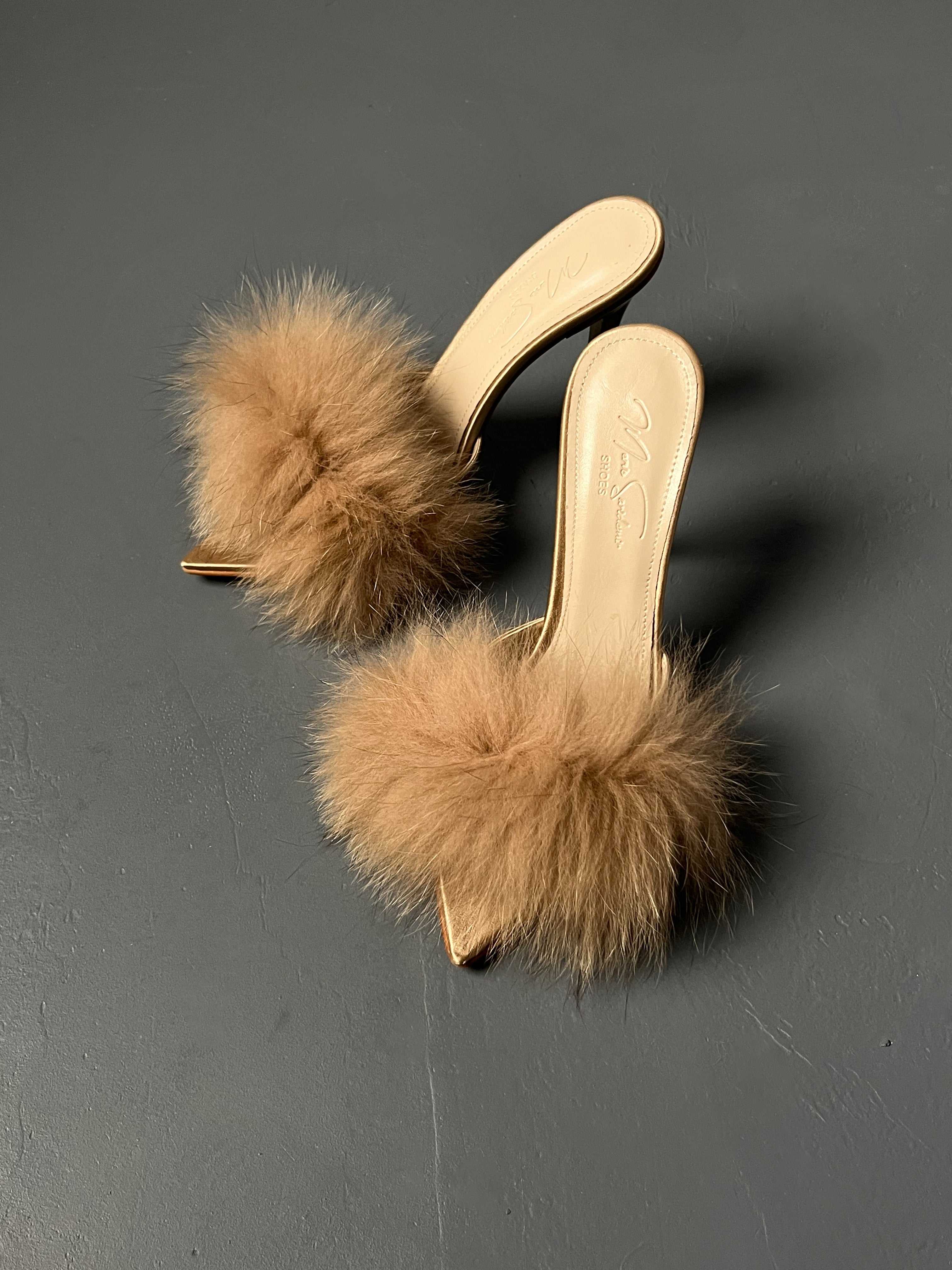 Bej Tüylü İnce Topuklu Terlik