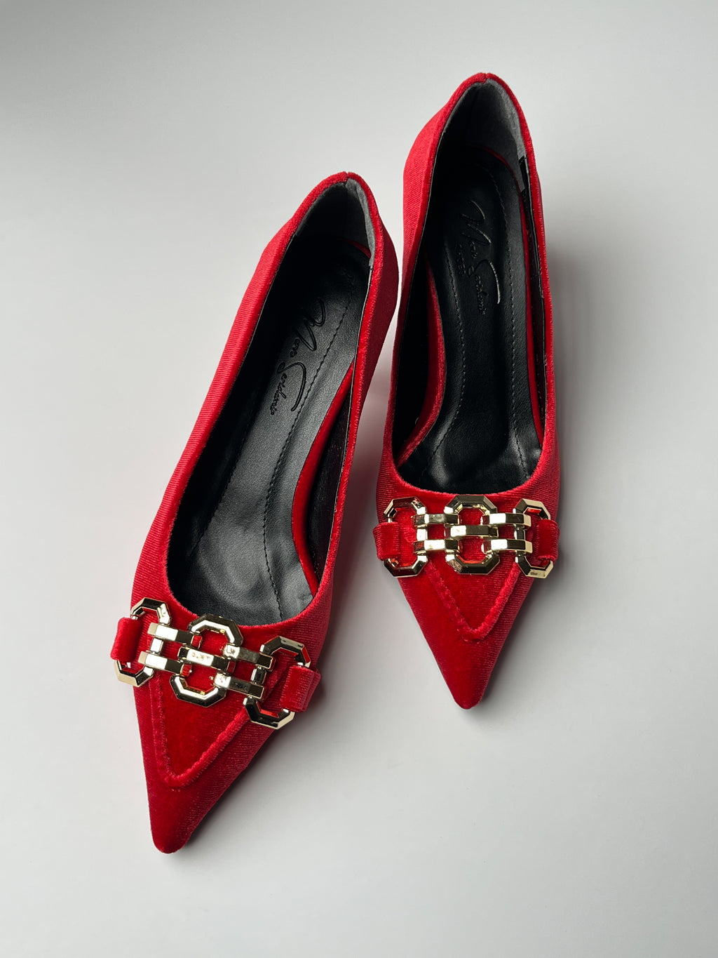 Kırmızı Süet Zincir Detaylı İnce Topuklu Ayakkabı