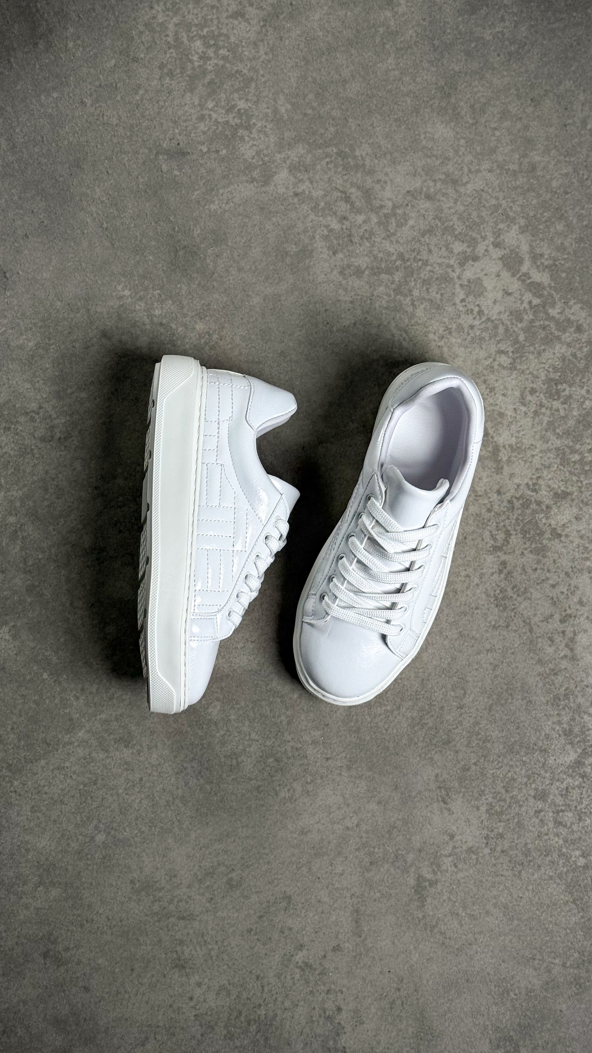 Beyaz Rugan Özel Desenli Sneaker