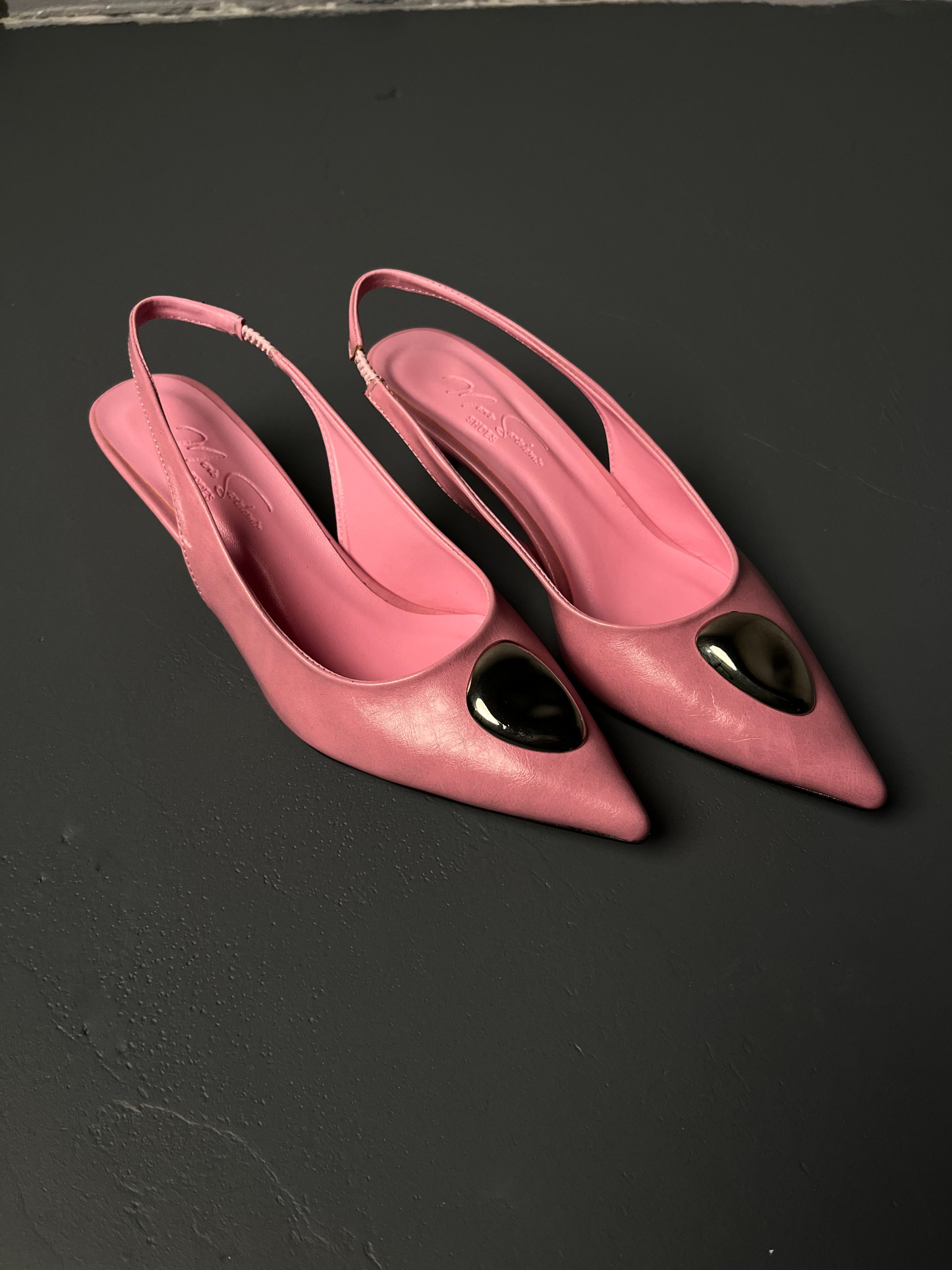 Pembe Kırışık Rugan Metal Detaylı İnce Topuklu Ayakkabı