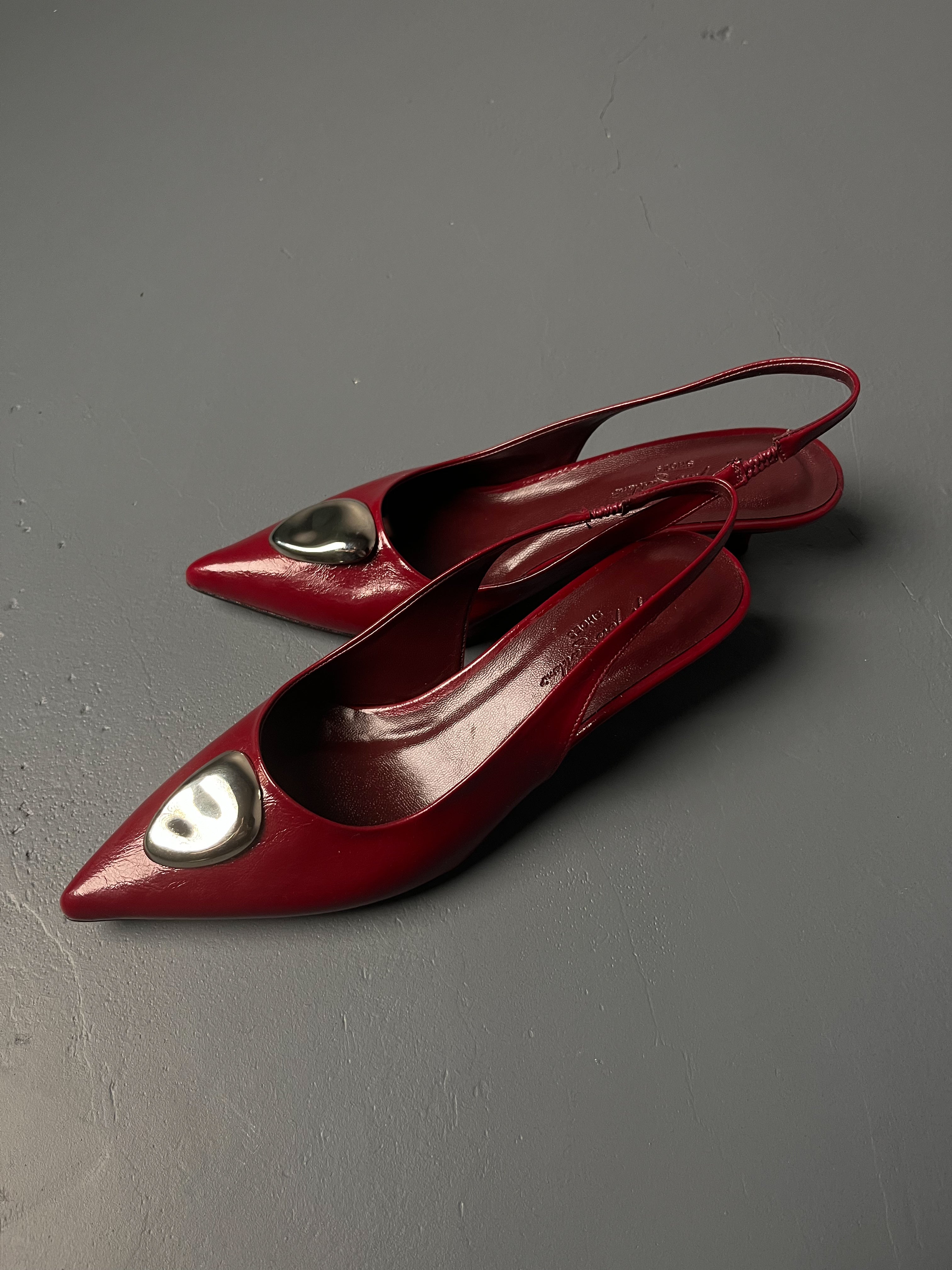 Bordo Kırışık Rugan Metal Detaylı İnce Topuklu Ayakkabı