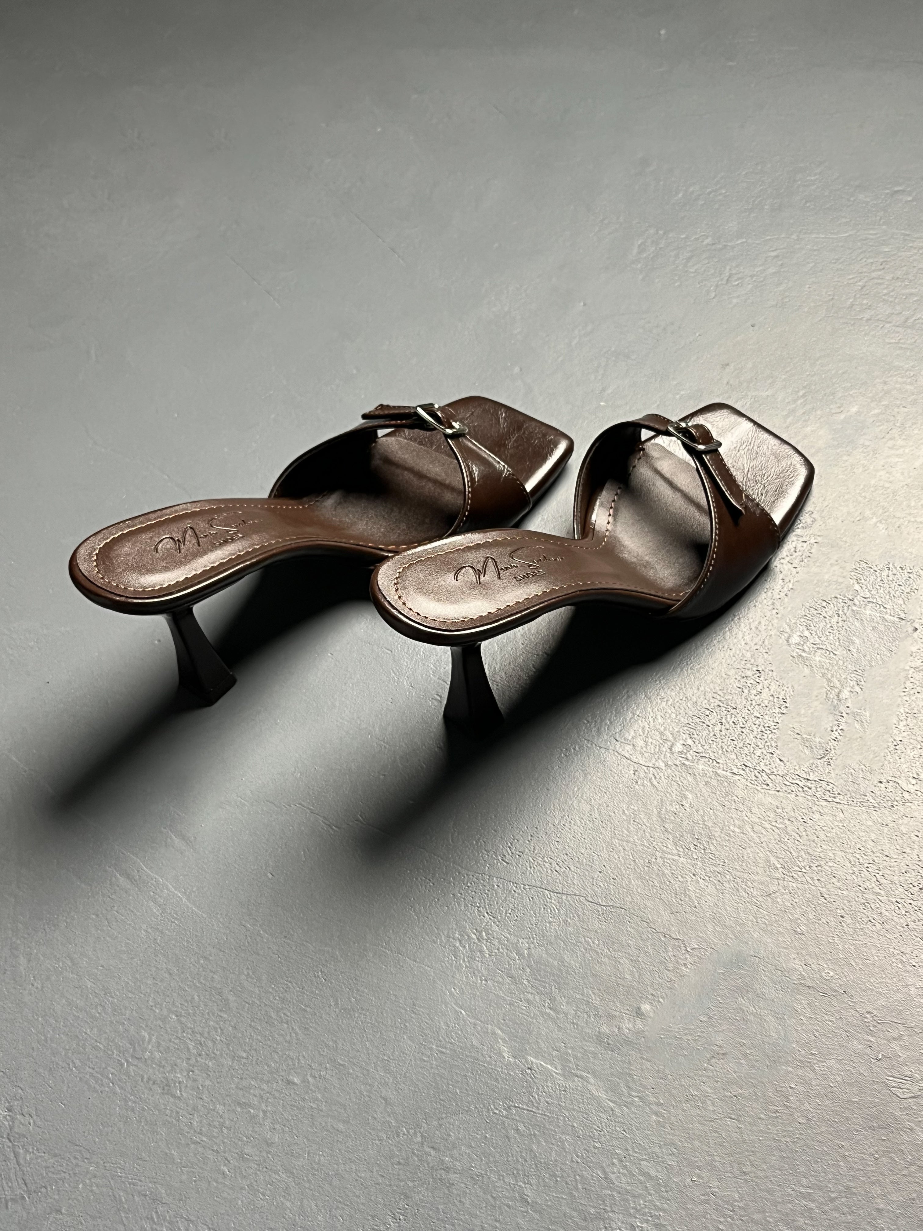 Acı Kahve Toka Detaylı Topuklu Terlik