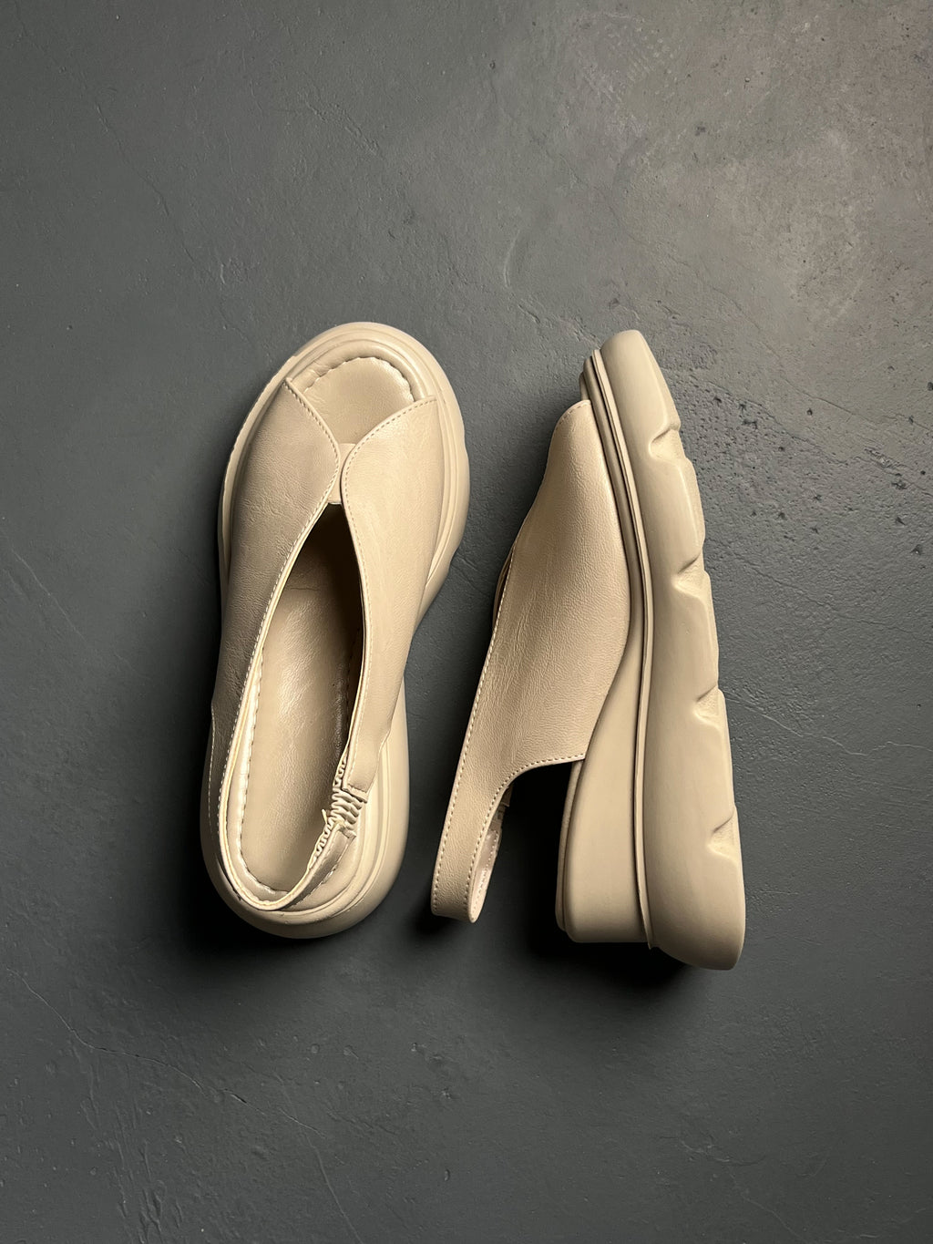 Krem Kalın Tabanlı Bantlı Sandalet