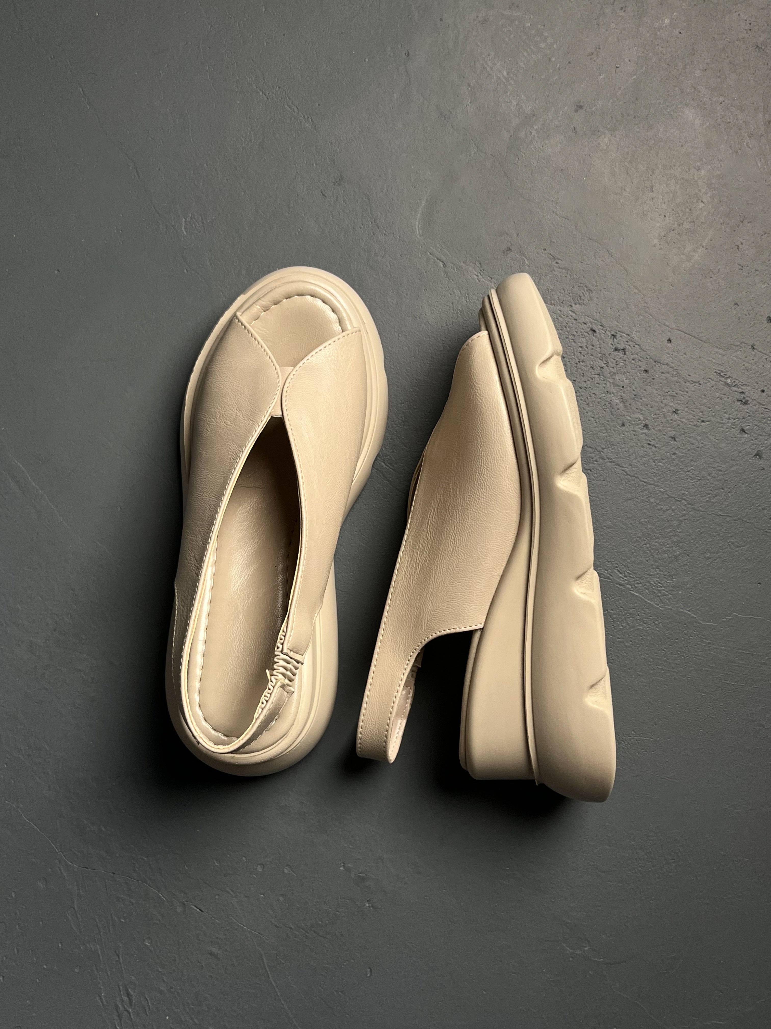 Krem Kalın Tabanlı Bantlı Sandalet