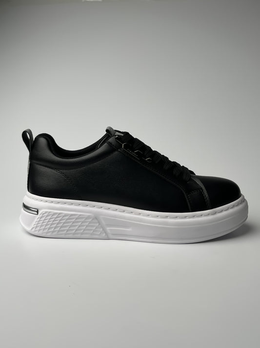 Siyah Spor Ayakkabı – Gümüş Detaylı