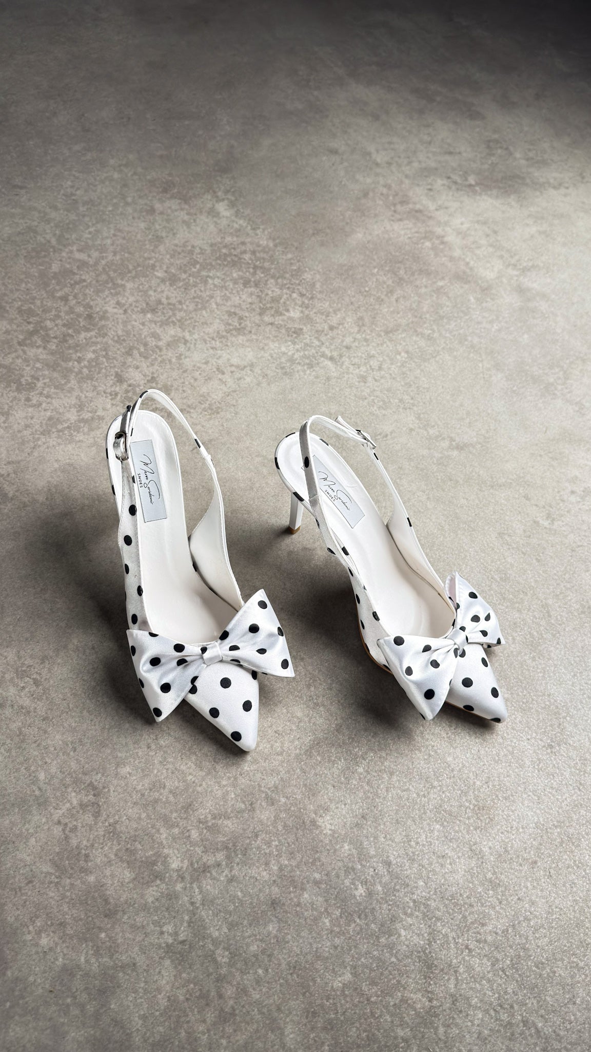 Fiyonklu Beyaz Saten Stiletto
