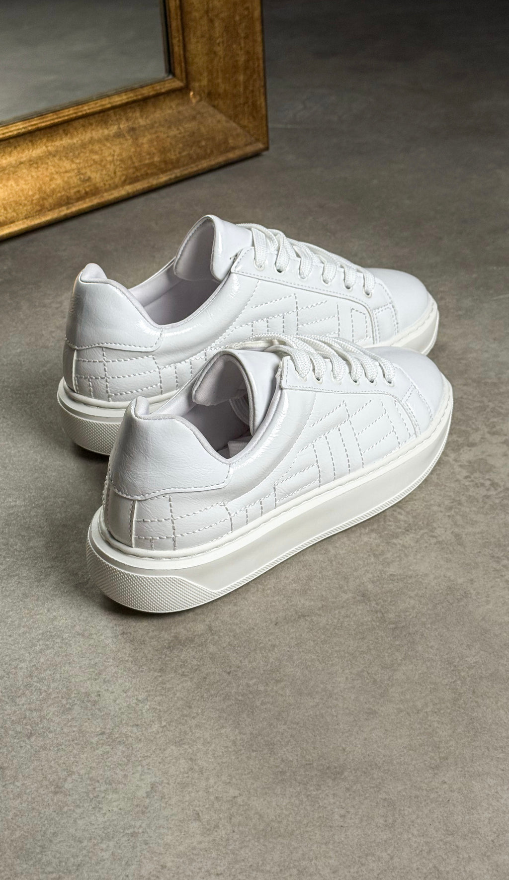 Beyaz Rugan Özel Desenli Sneaker