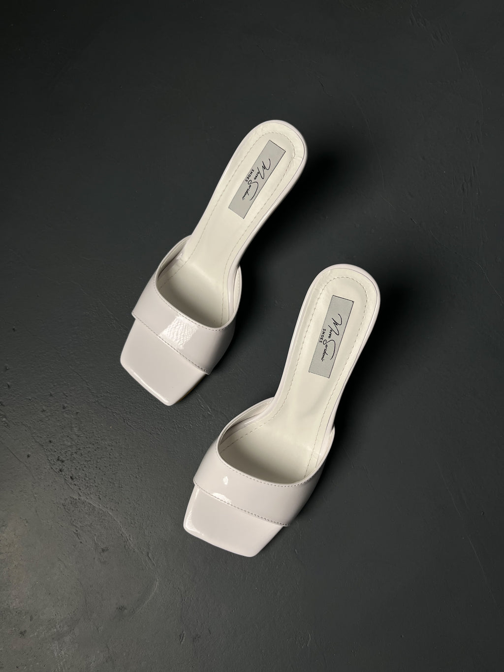 Beyaz Rugan Terlik – İnce Topuklu-Kare Burun