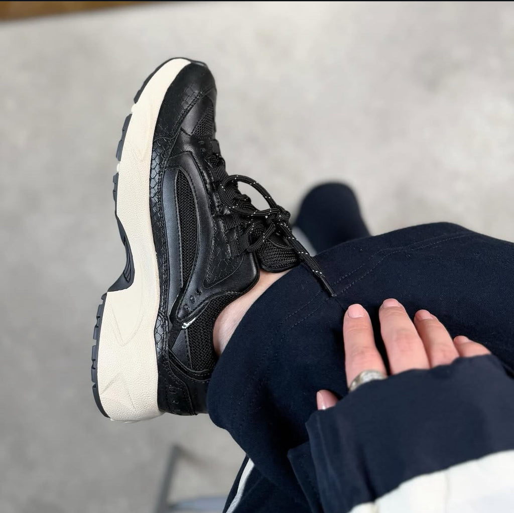 Siyah-Krem Kalın Tabanlı Sneaker | Günlük ve Şık Spor Ayakkabı