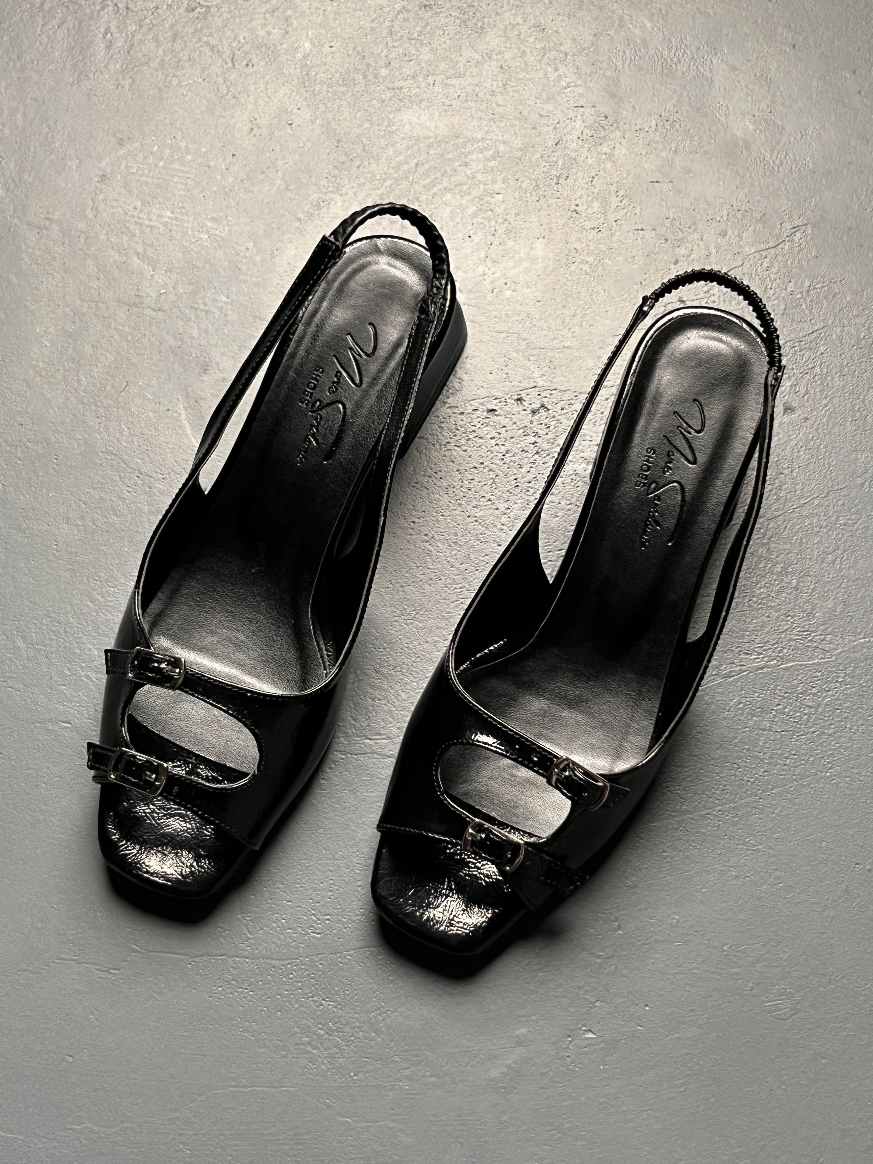 Siyah Rugan Tokalı Kalın Topuklu Ayakkabı