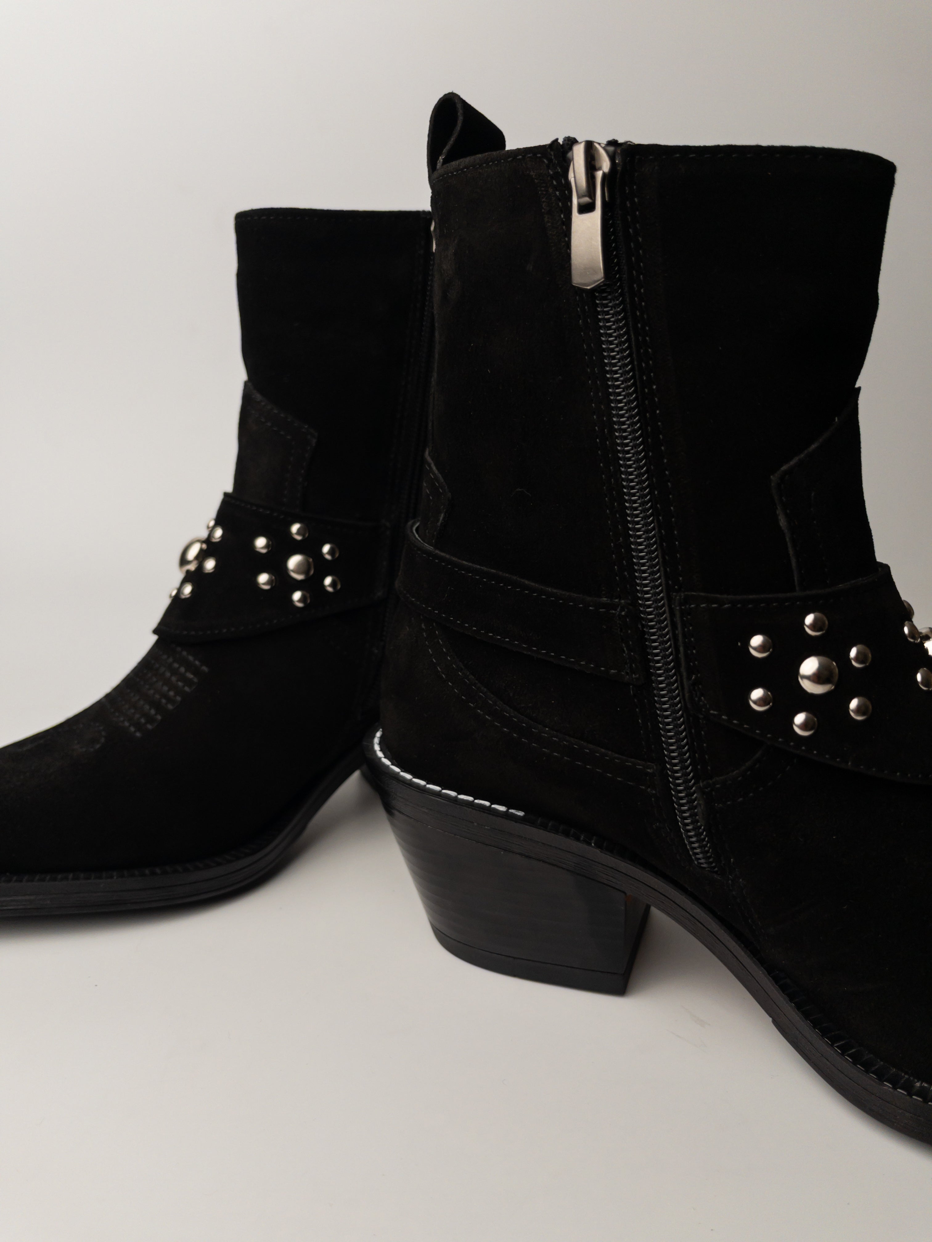 Siyah Hakiki Deri Western Bot – Stud Detaylı