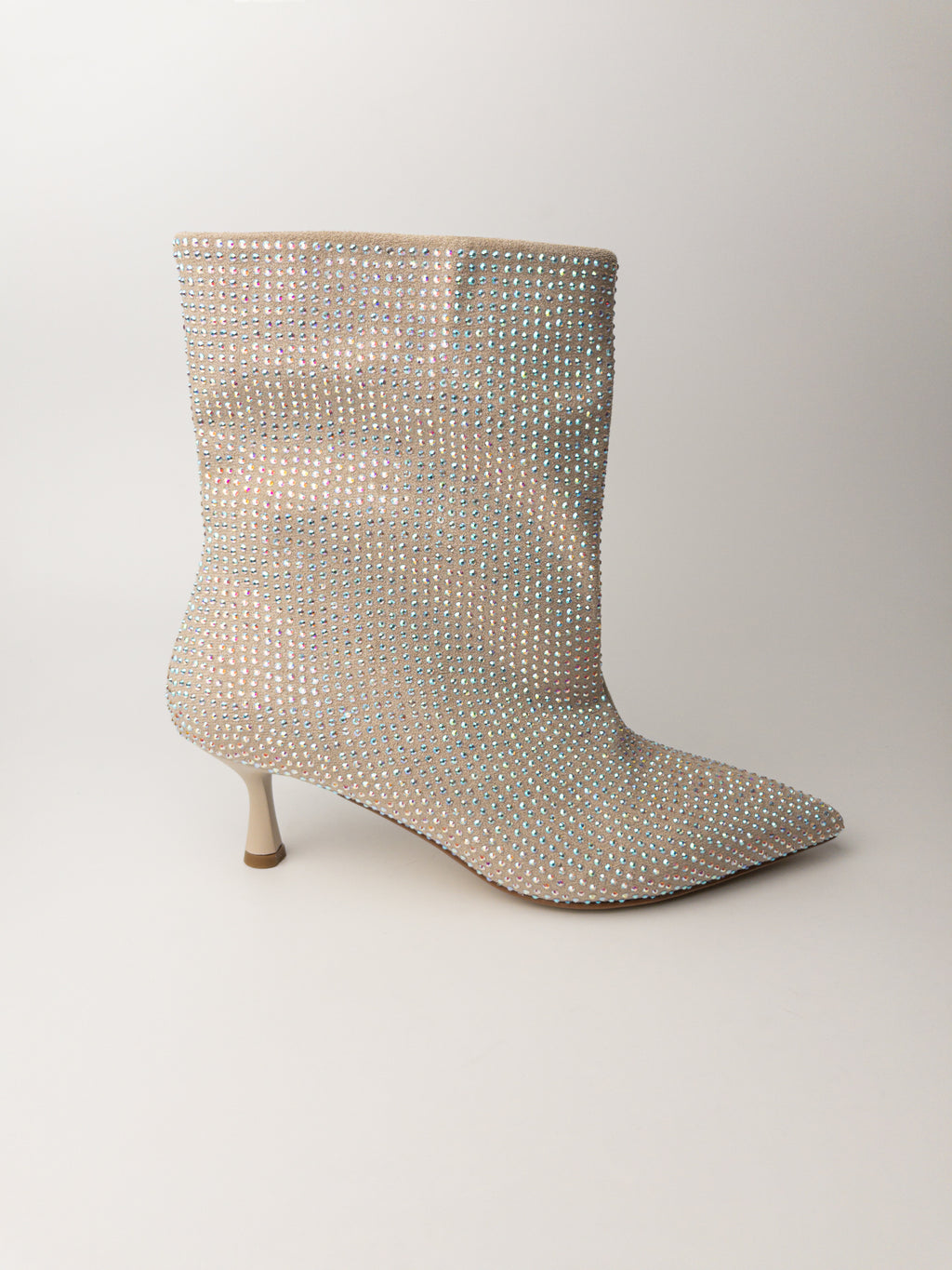 Bej Taş Detaylı İnce Topuklu Kadın Bot – 6 cm Topuk, Geniş Konç XL