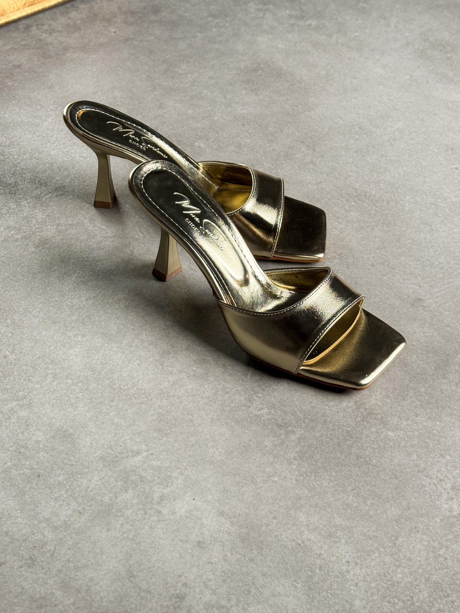 Gold Metalik Terlik – 8 cm Topuklu