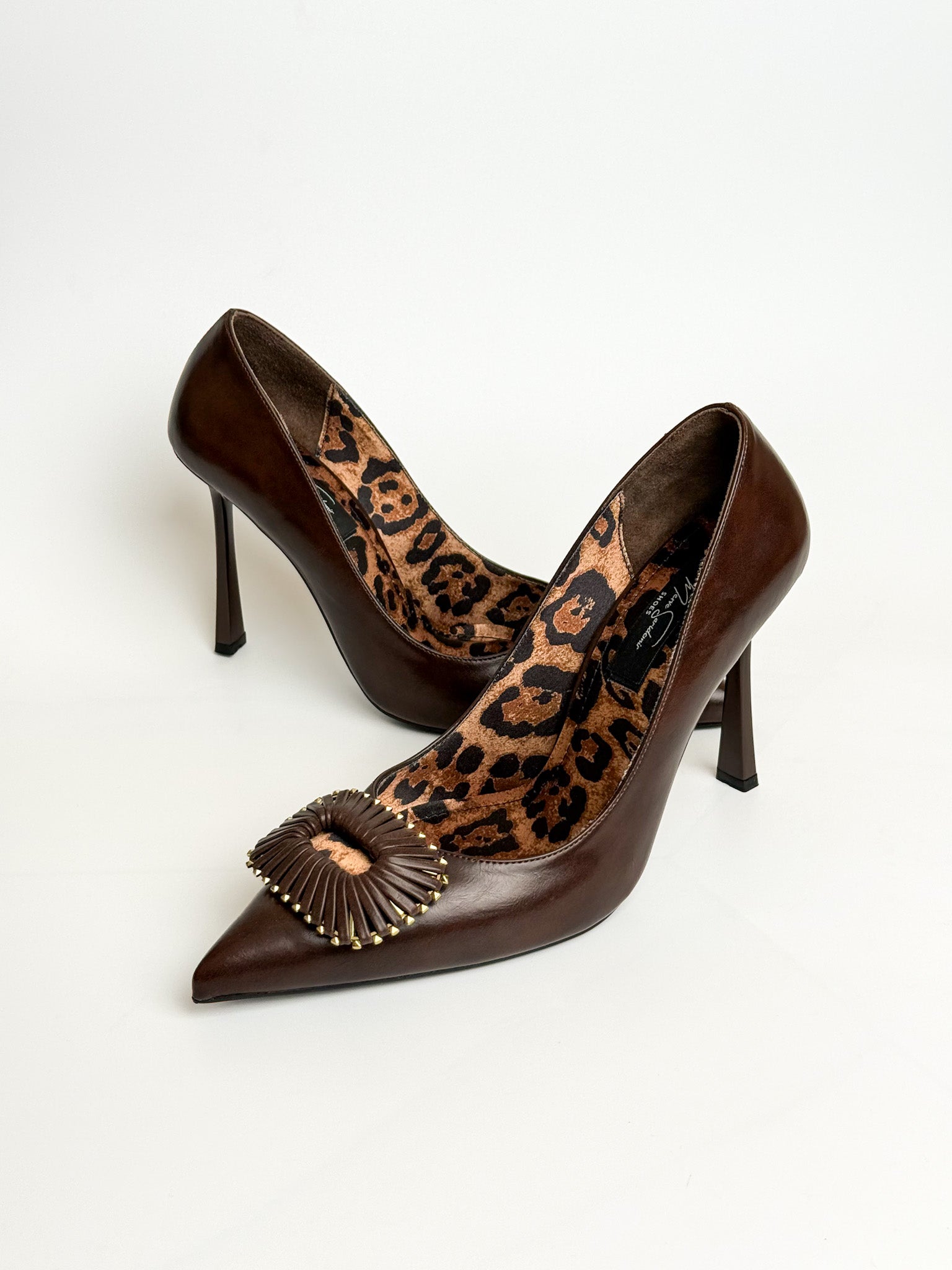 Acı Kahve Hakiki Deri 10 cm Stiletto – Leopar İç Taban & Gold Detaylı Toka Aksesuar