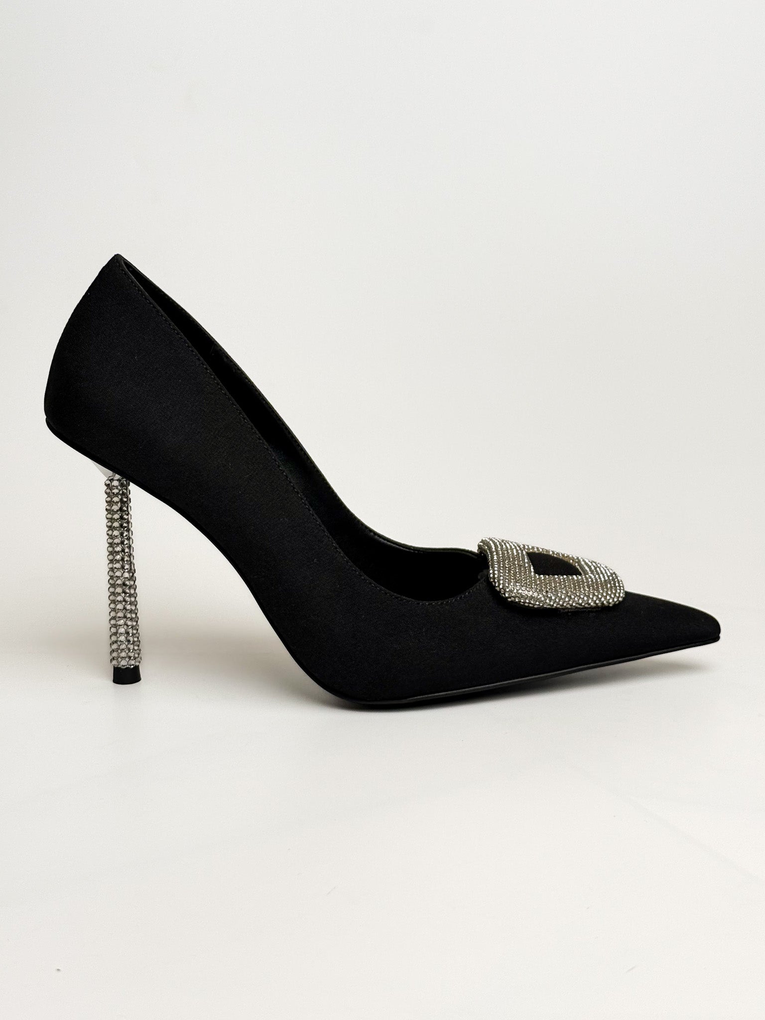 Siyah Taşlı Toka Detaylı Stiletto – Taş Kaplama Topuk