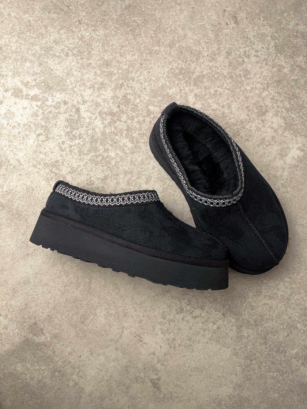 Siyah Kürklü Mini Bot