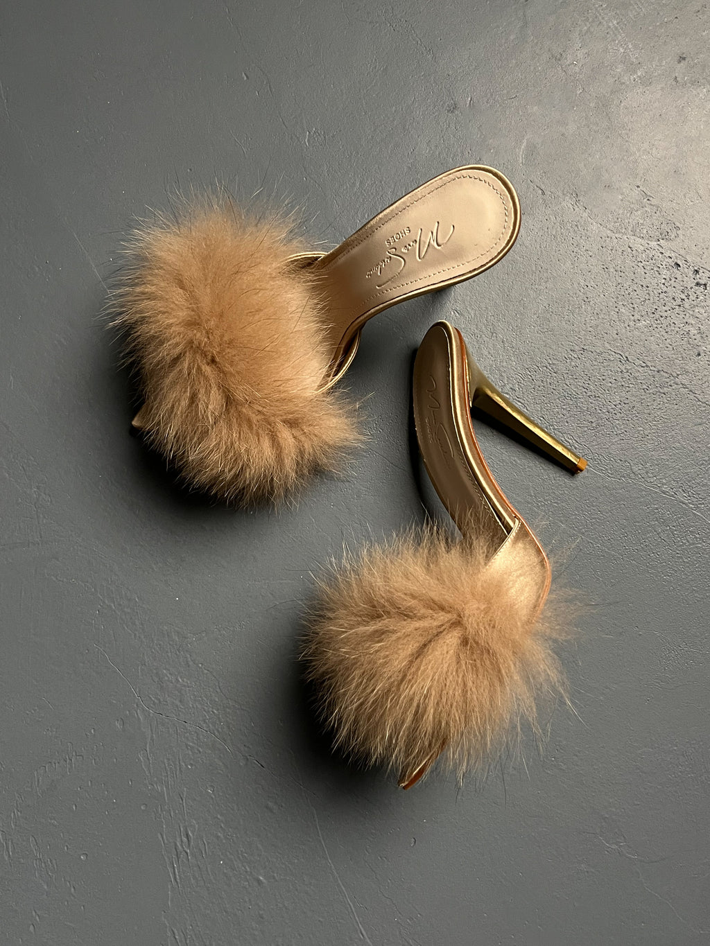 Bej Tüylü İnce Topuklu Terlik