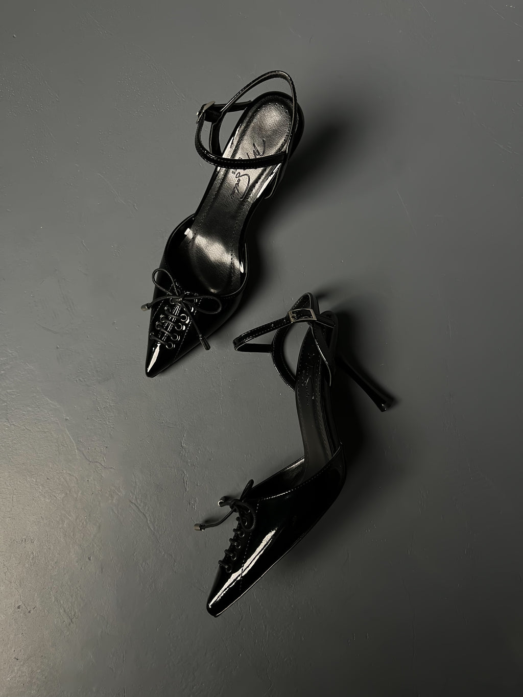 Siyah Rugan Bağcıklı İnce Topuklu Ayakkabı