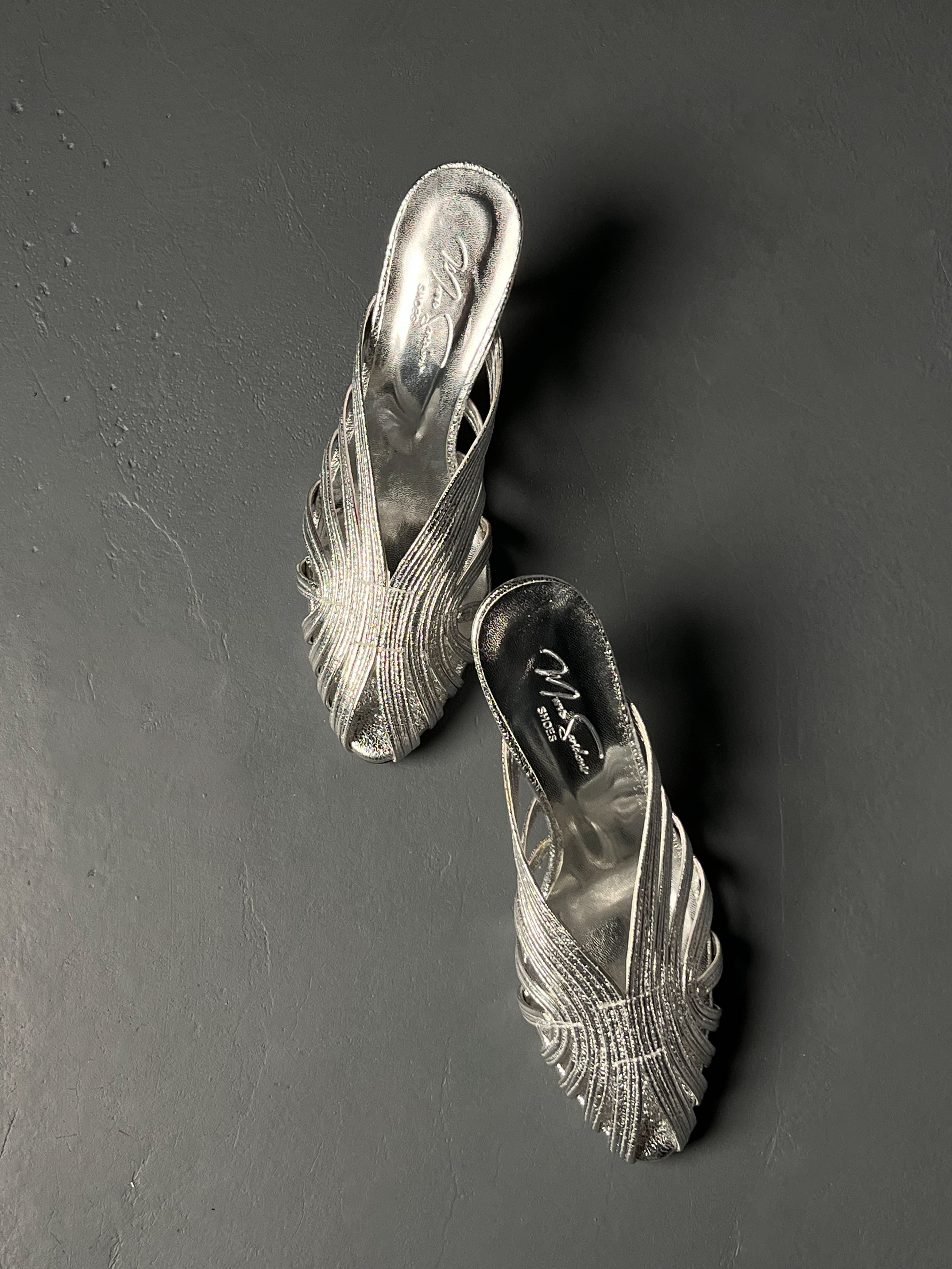 Gümüş İnce Bantlı Topuklu Terlik (8 cm)