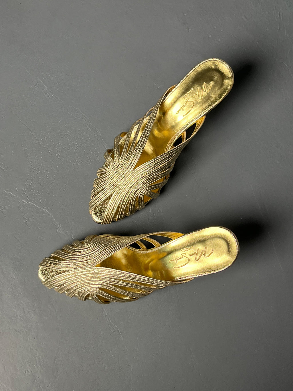 Gold İnce Bantlı Topuklu Terlik (8 cm)