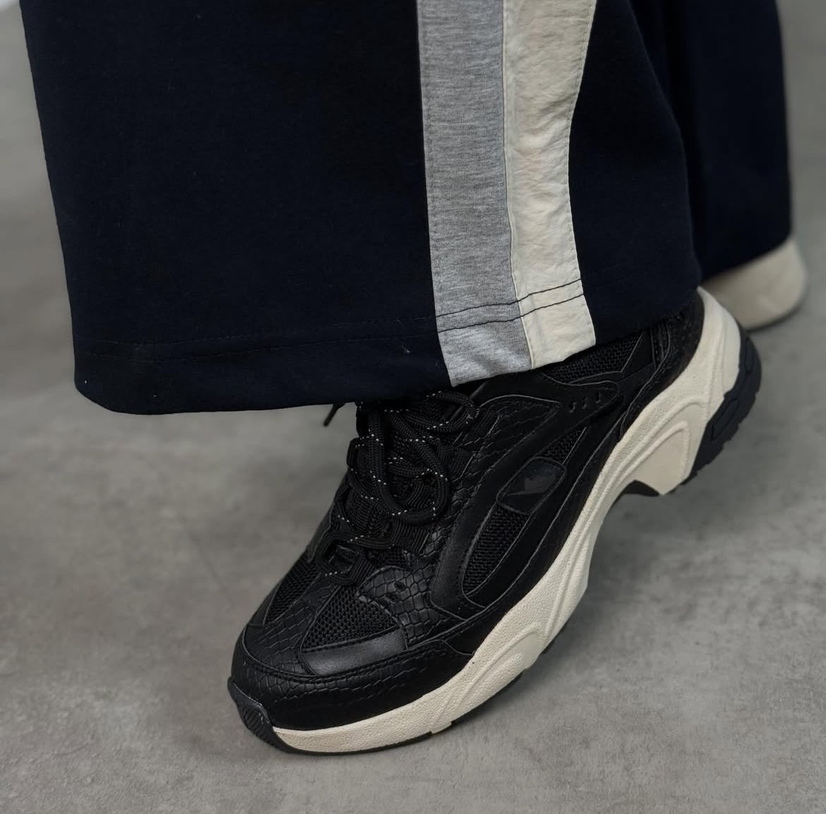 Siyah-Krem Kalın Tabanlı Sneaker | Günlük ve Şık Spor Ayakkabı