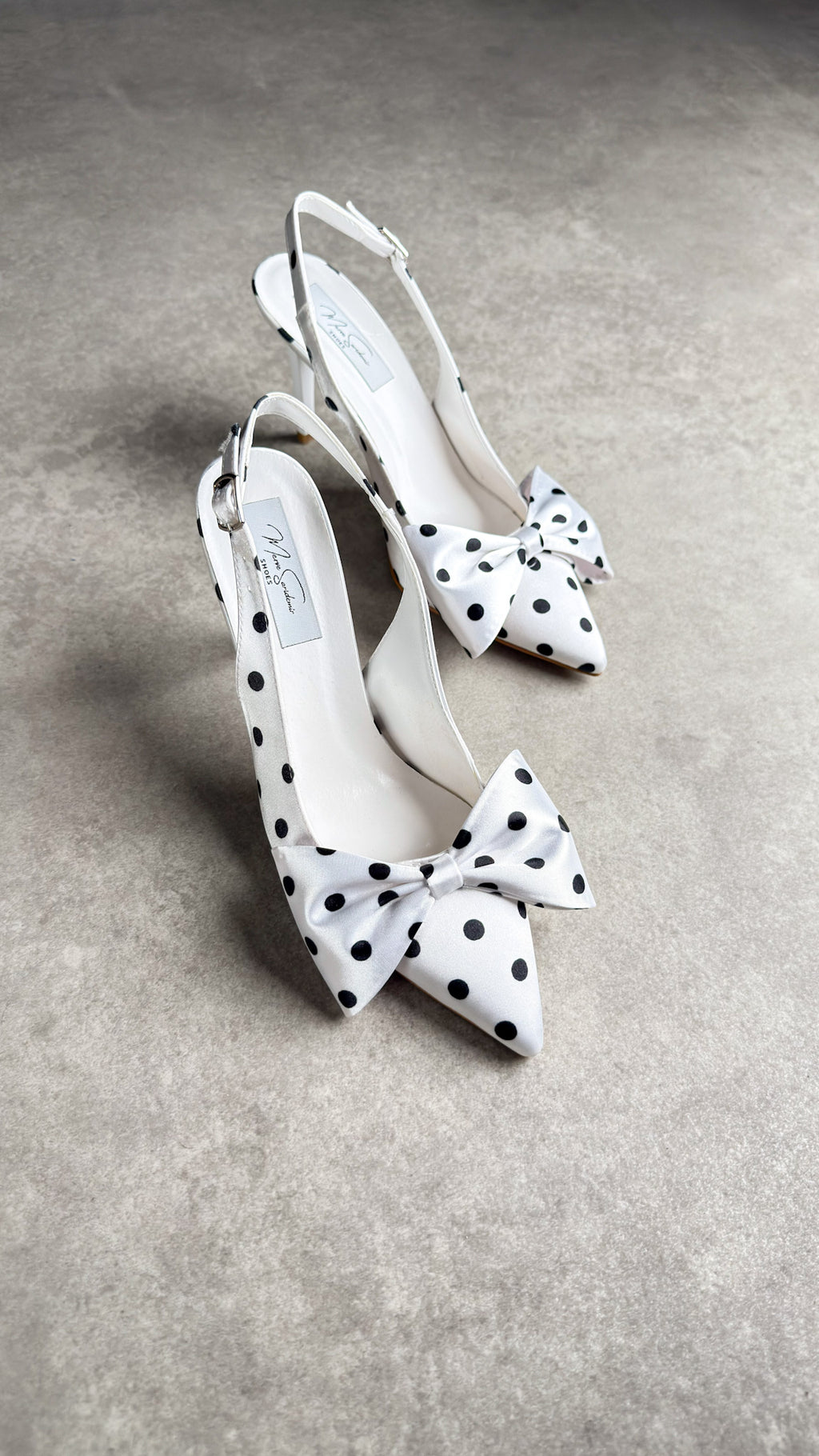 Fiyonklu Beyaz Saten Stiletto