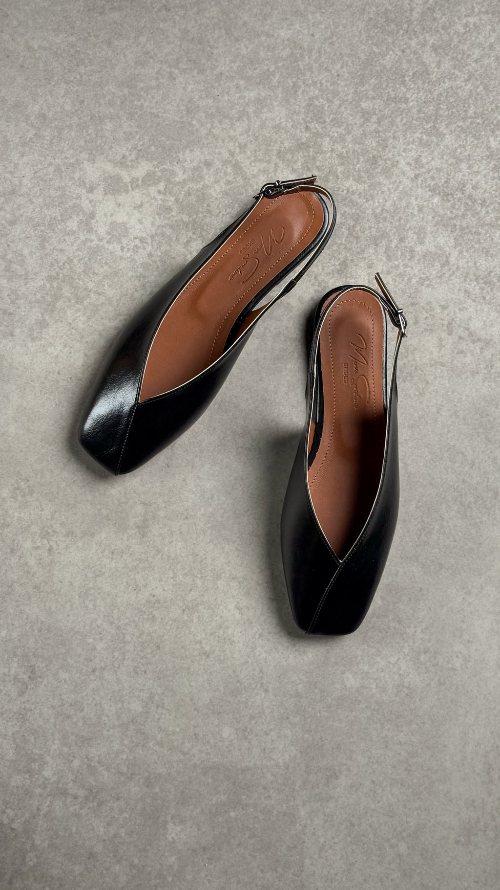Siyah Slingback Babet
