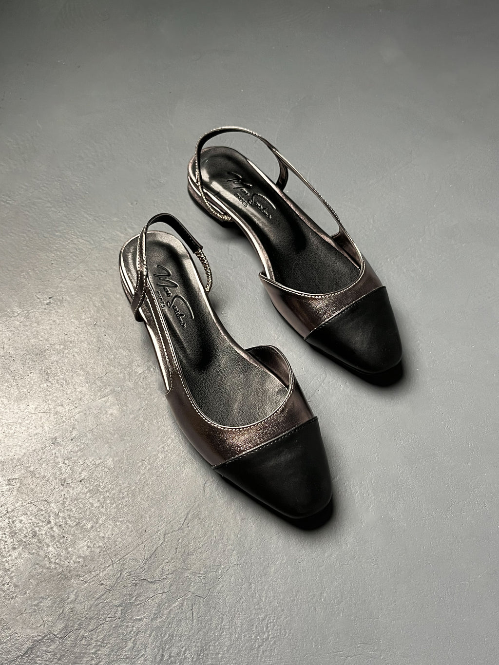 Metalik Füme & Siyah Babet – 2 cm Topuk