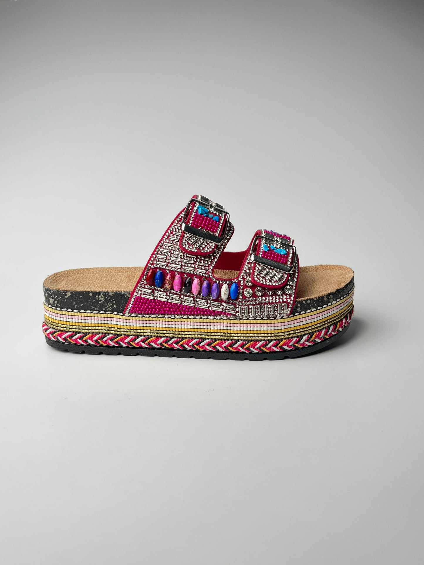 Pembe taş detaylı terlik