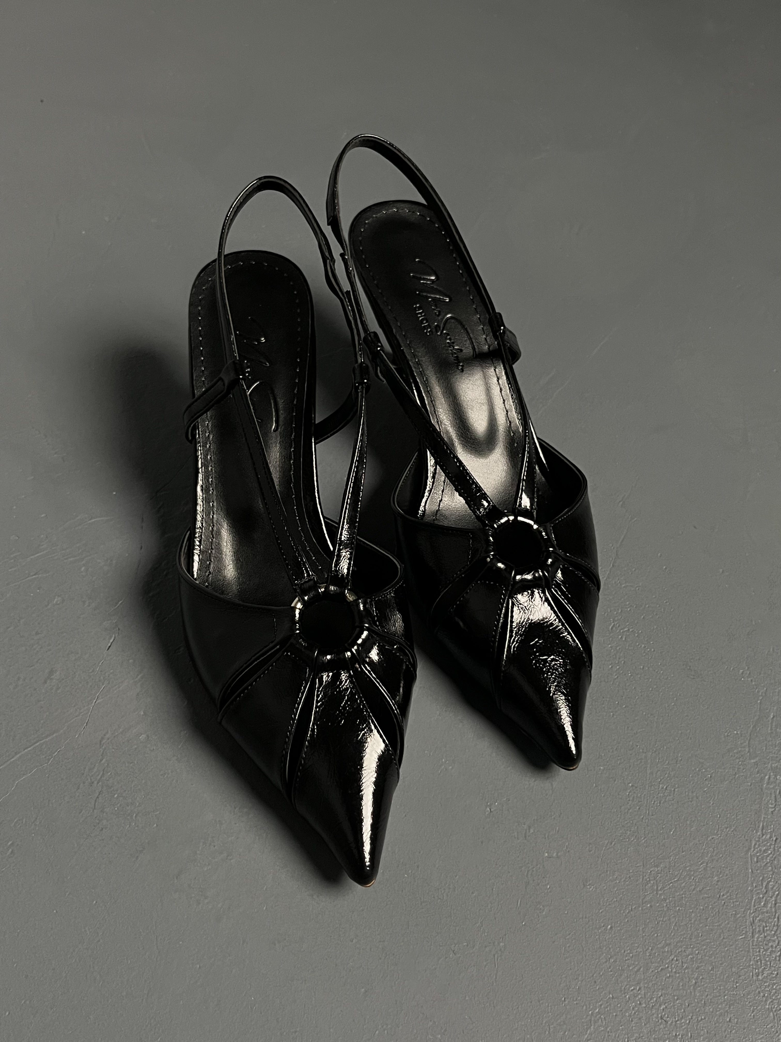 Siyah Rugan Orta Bant Geçiş Detaylı İnce Topuklu Ayakkabı