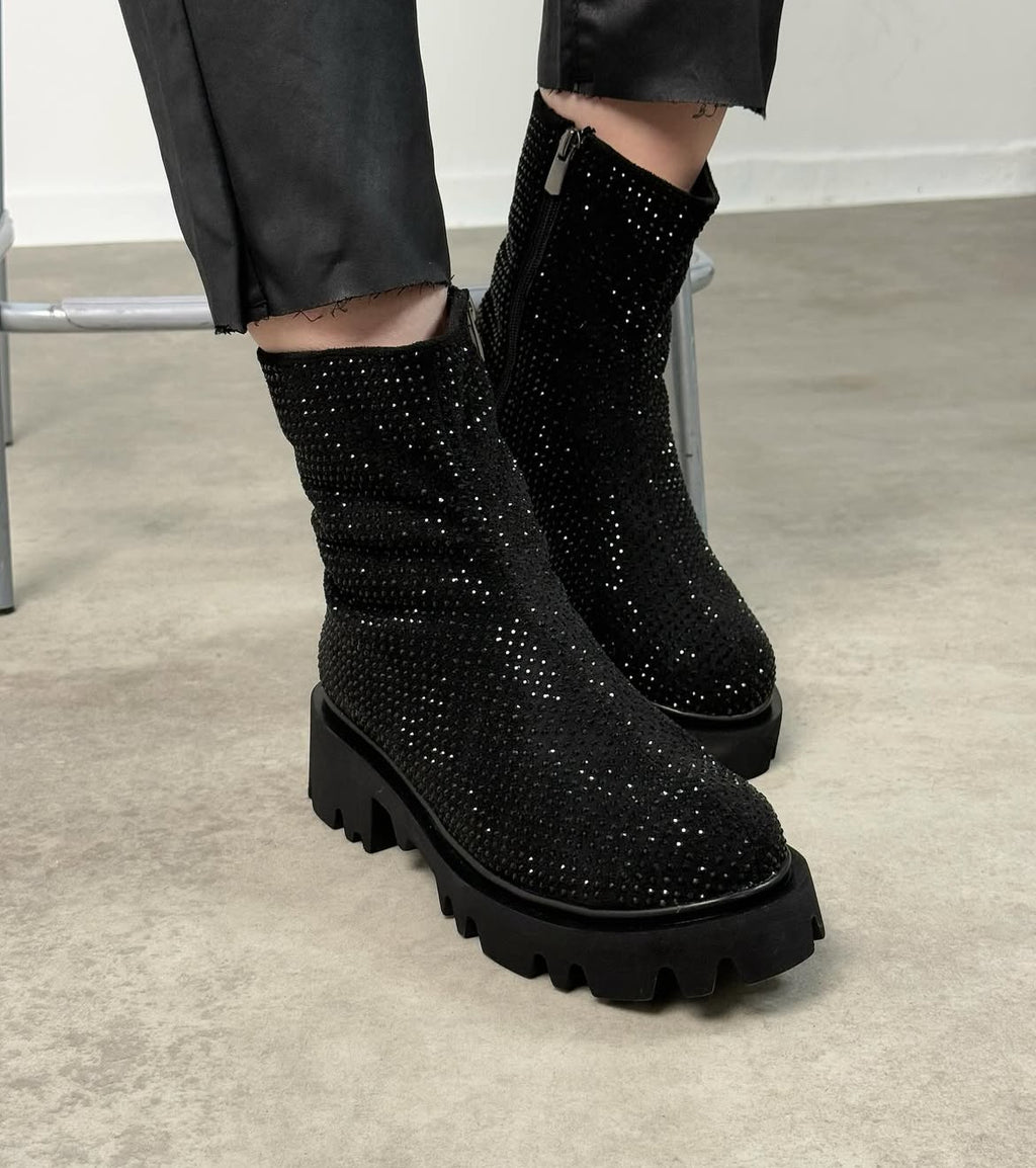 Siyah Taş Detaylı Kalın Tabanlı Bot