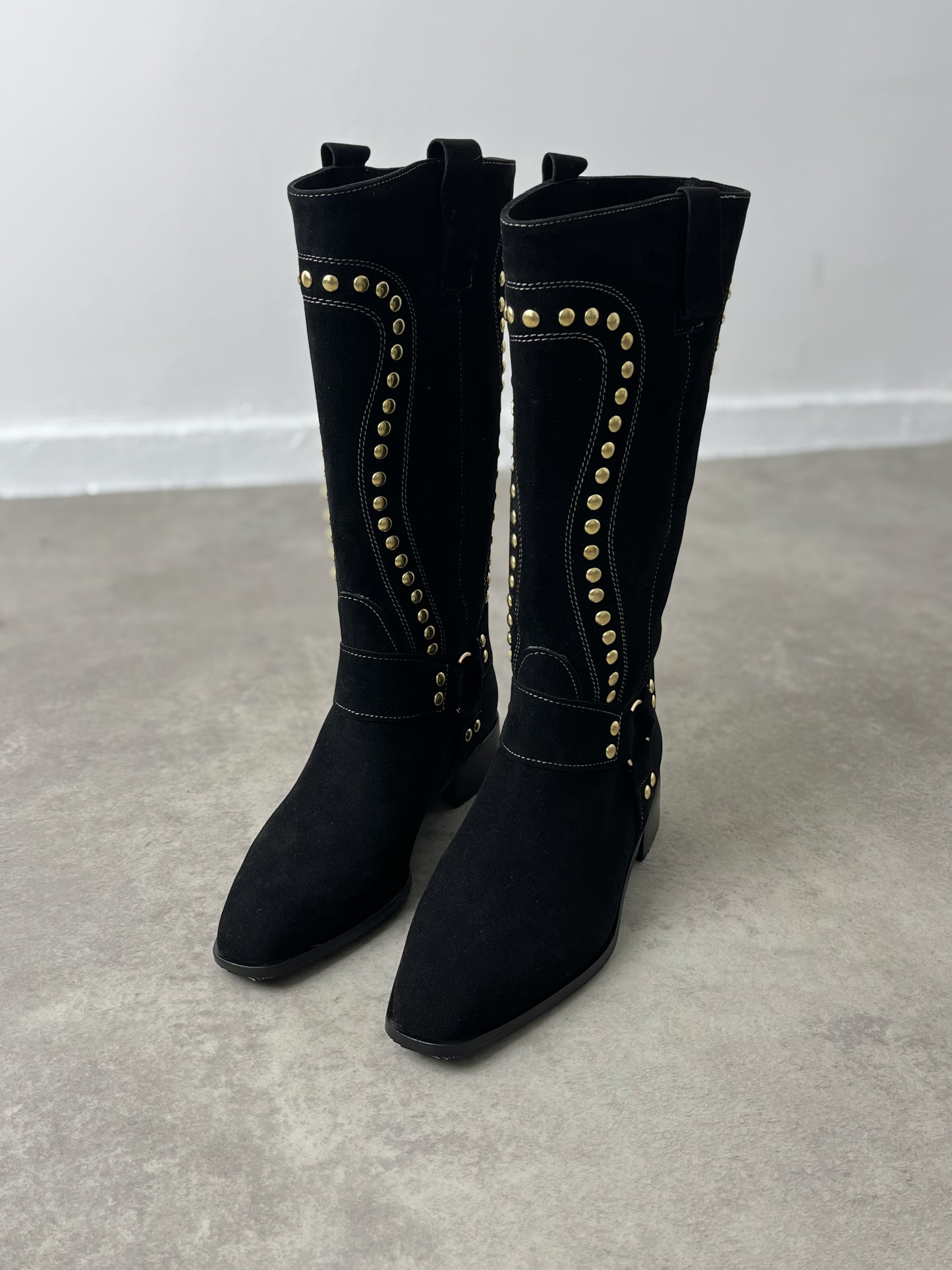 Siyah Süet Trok Detaylı Çizme