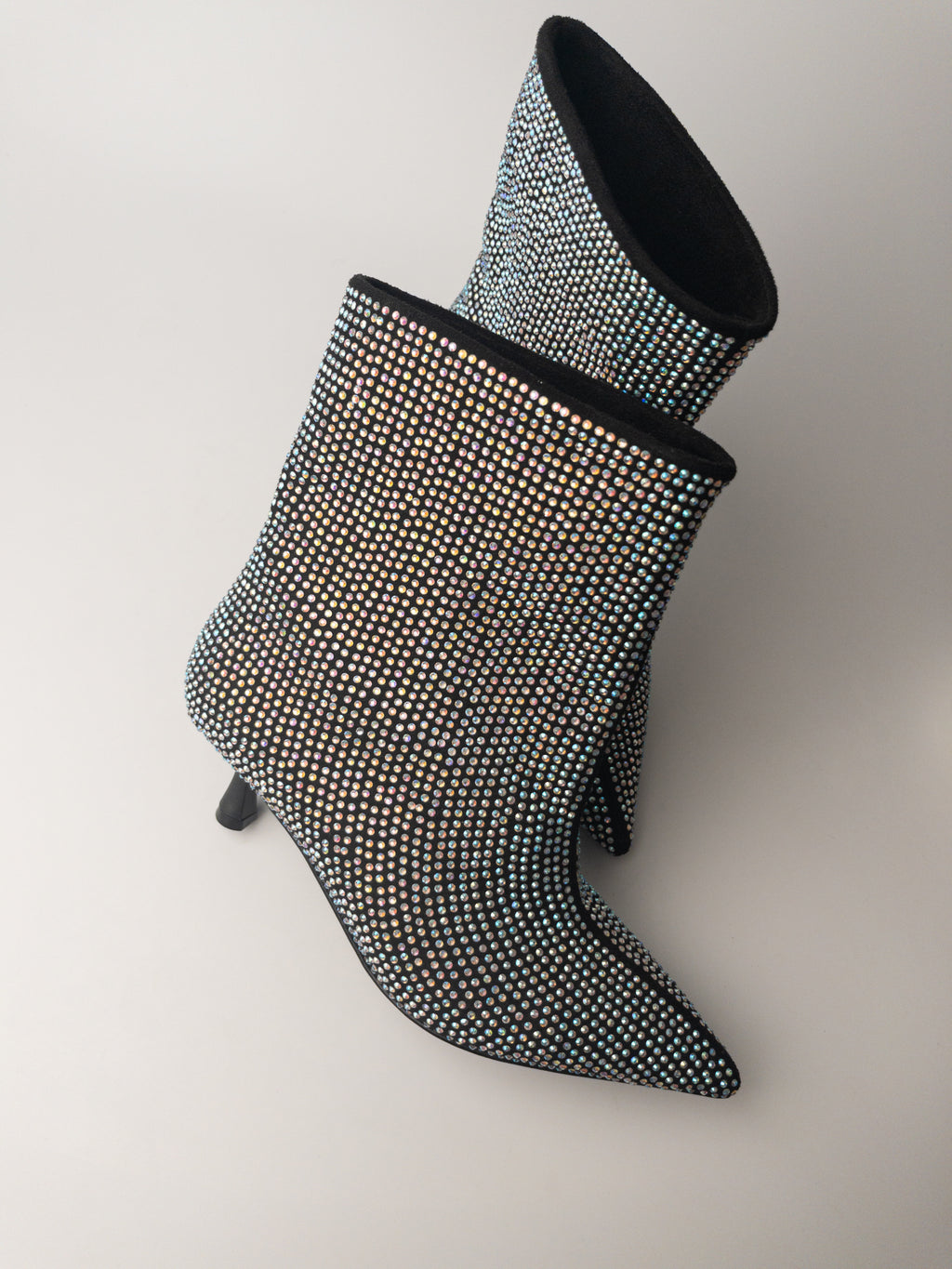 Siyah Taş Detaylı İnce Topuklu Kadın Bot – 6 cm Topuk, Geniş Konç XL