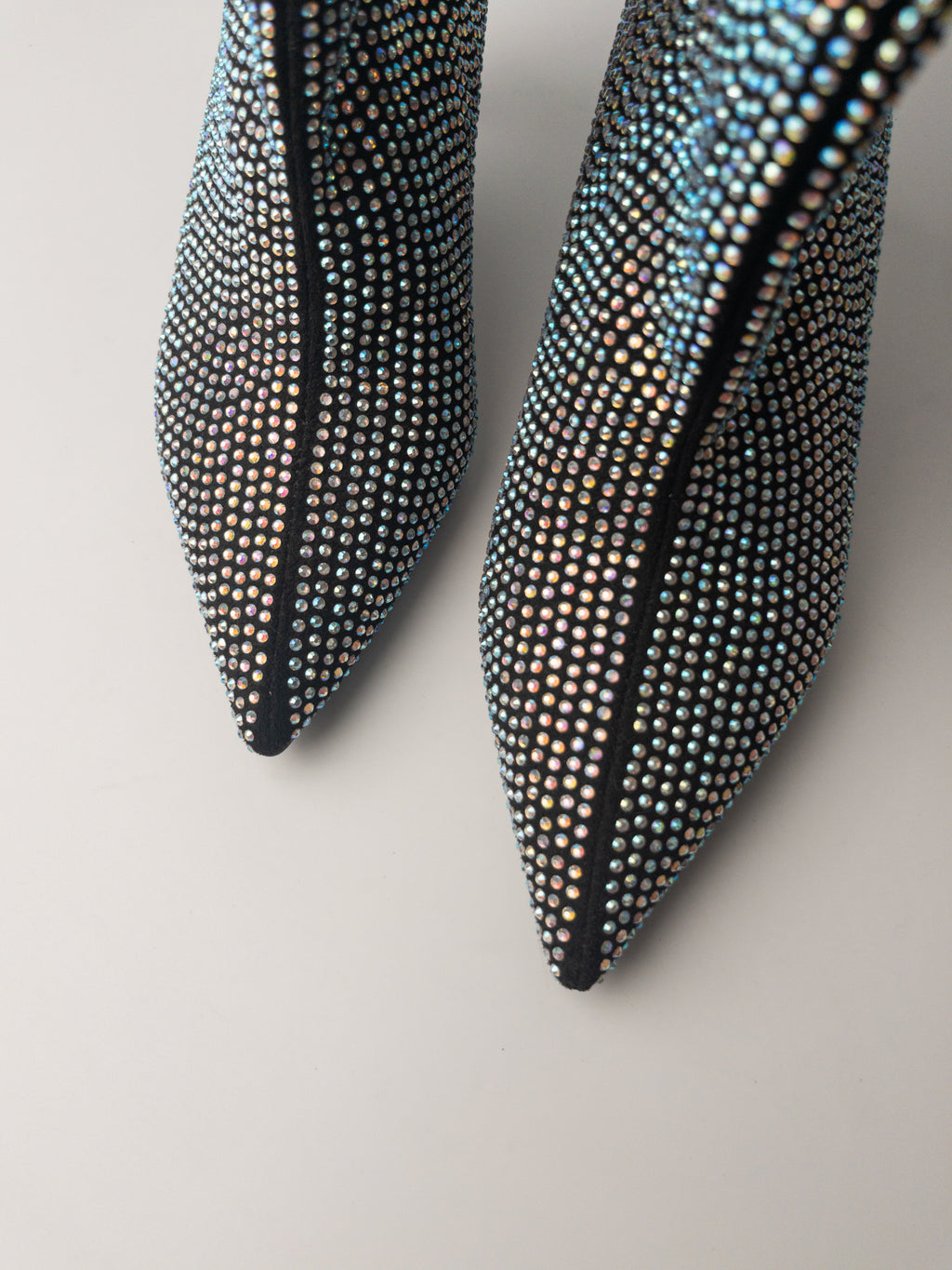 Siyah Taş Detaylı İnce Topuklu Kadın Bot – 6 cm Topuk, Geniş Konç XL