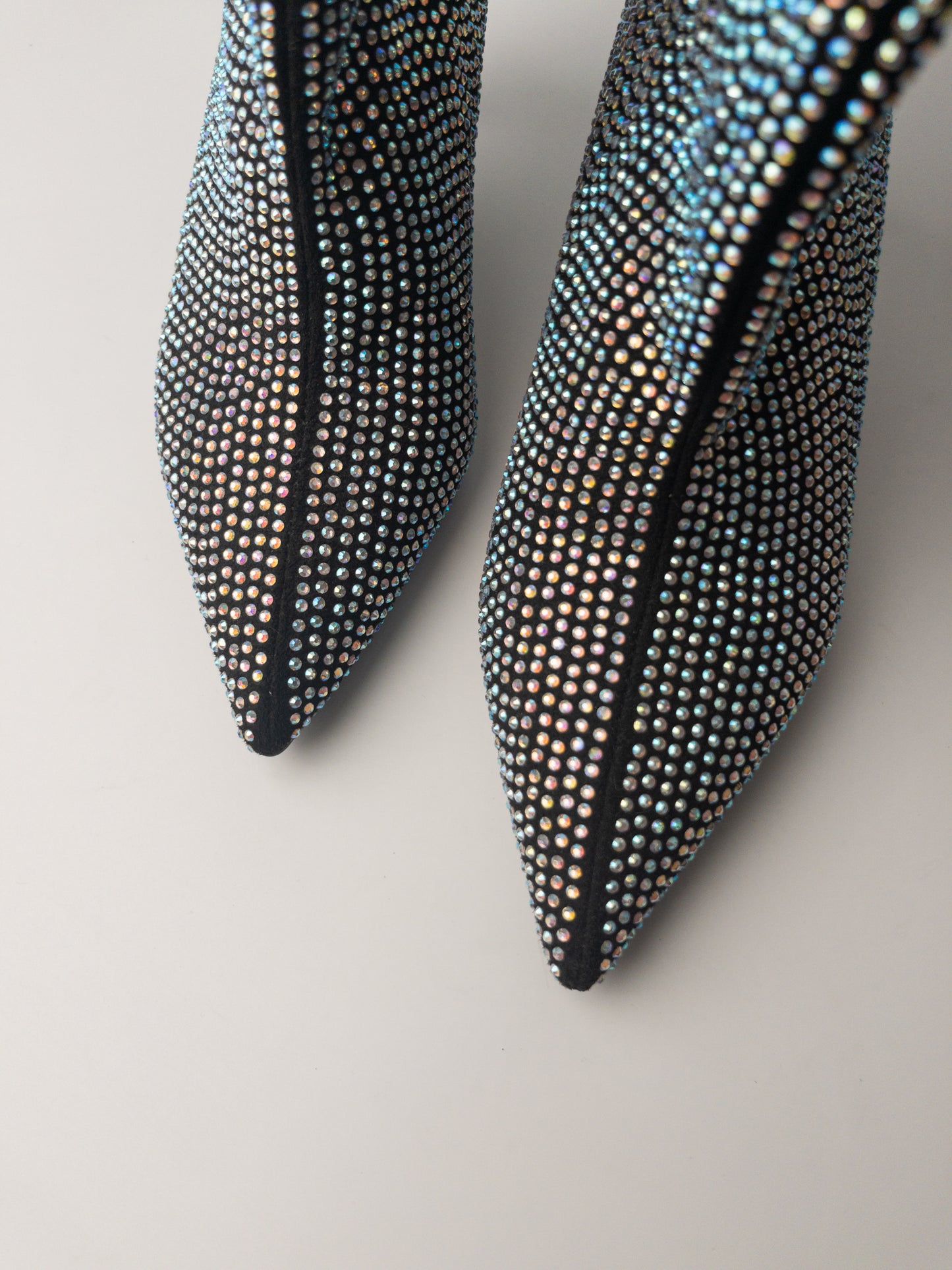 Siyah Taş Detaylı İnce Topuklu Kadın Bot – 6 cm Topuk, Geniş Konç XL