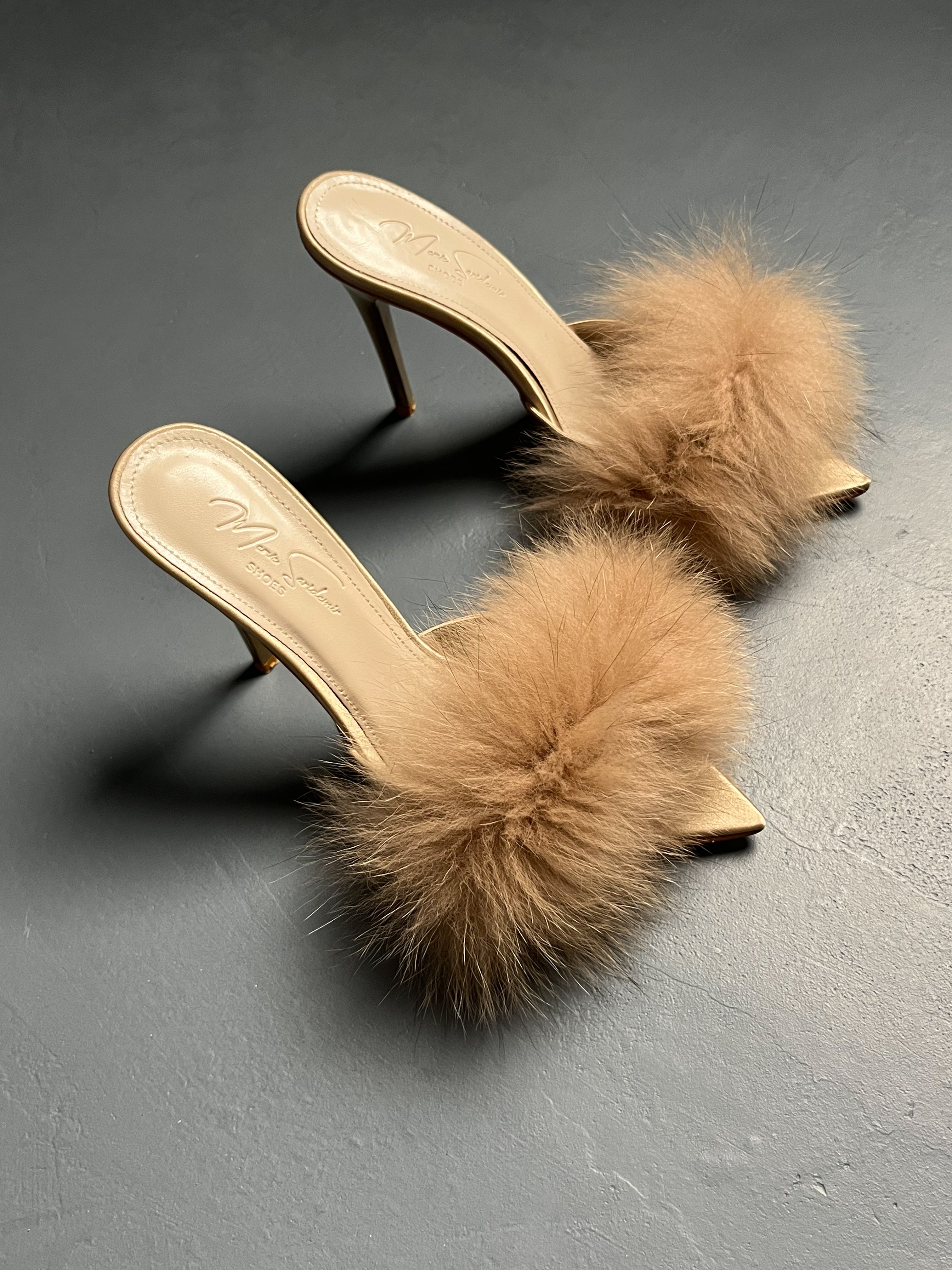 Bej Tüylü İnce Topuklu Terlik