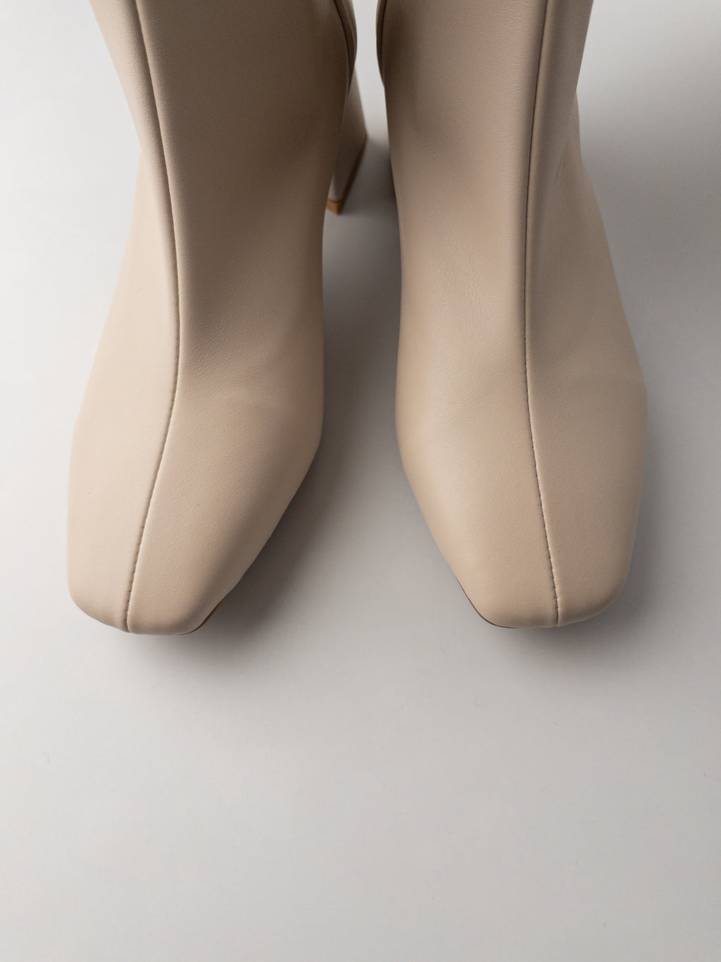 Krem Streç Küt Burun Bot – 5 cm Topuk