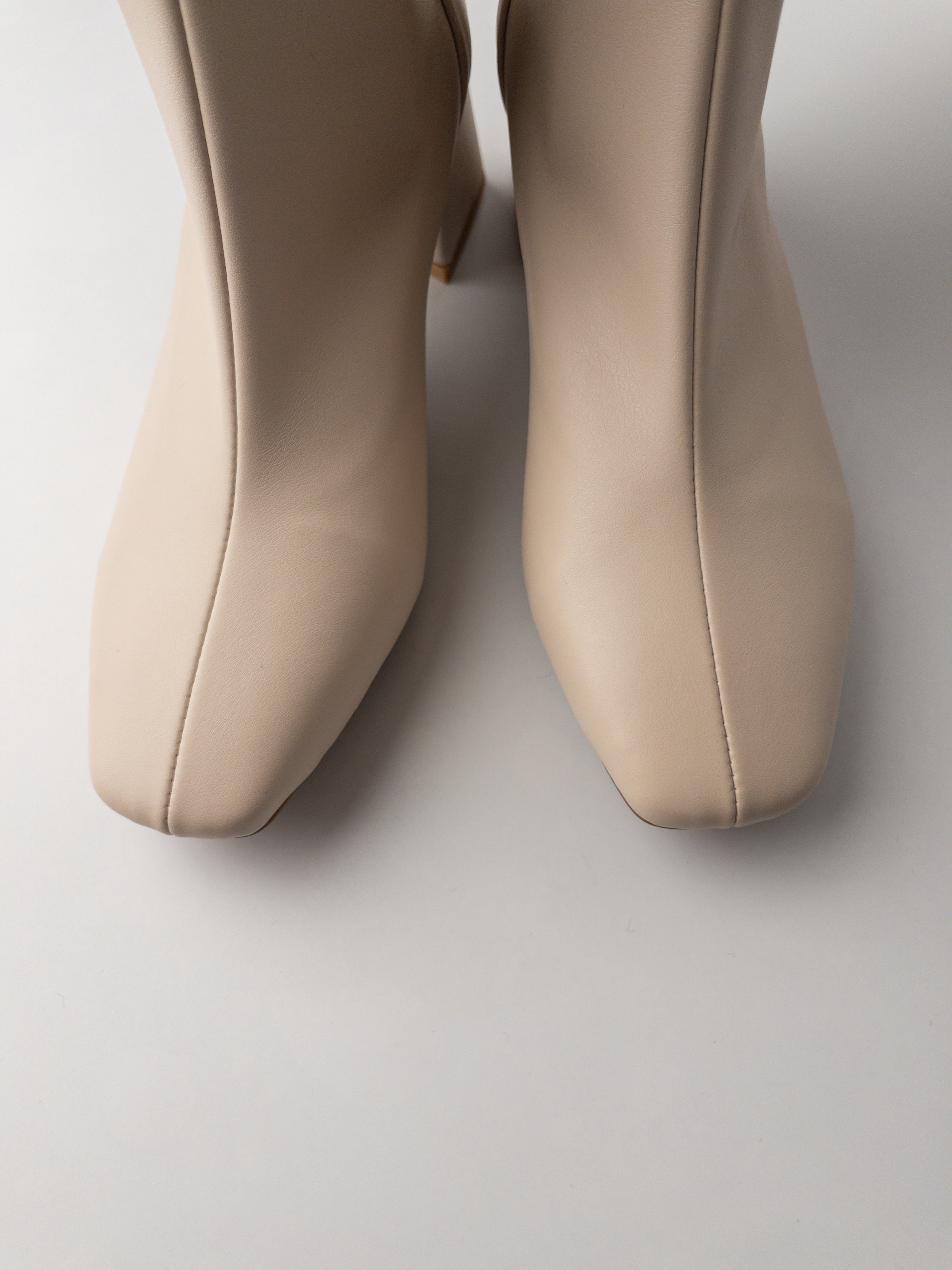 Krem Streç Küt Burun Bot – 5 cm Topuk