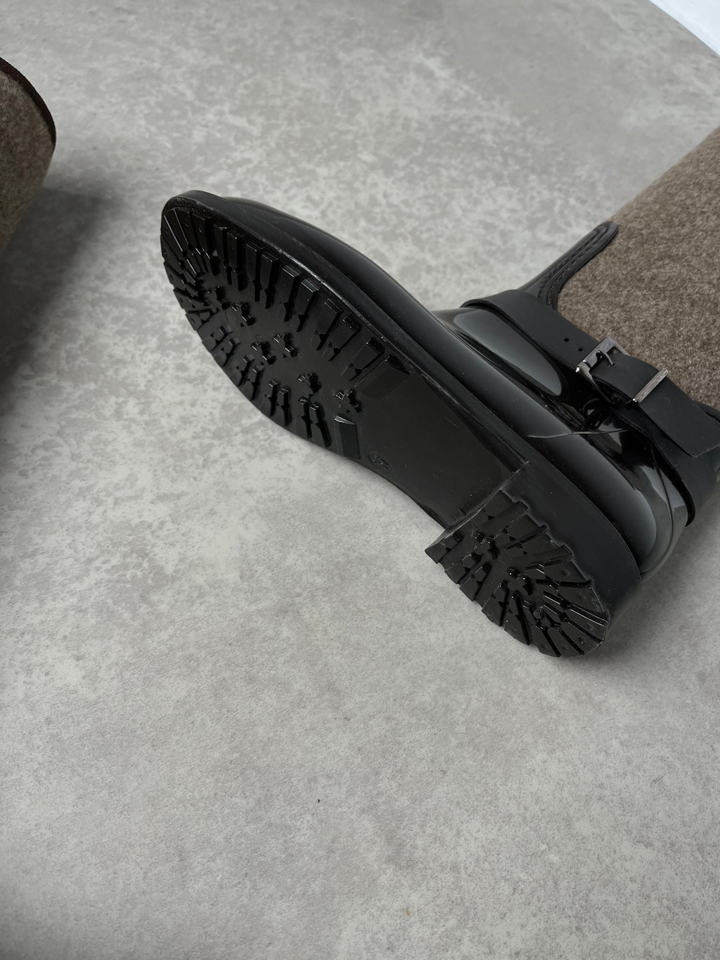 Kahverengi Toka Detaylı Yağmur Çizmesi