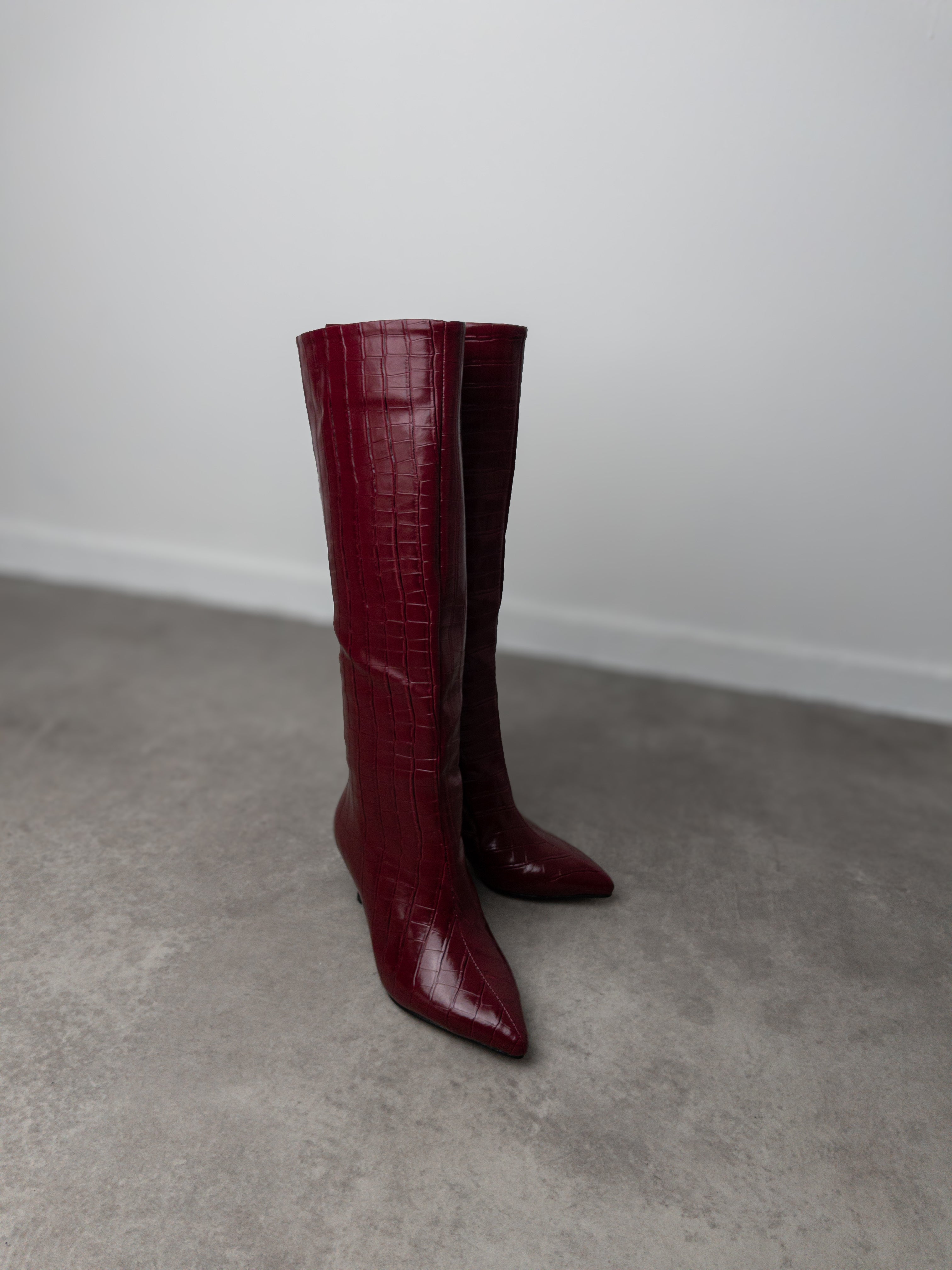 Bordo Krokodil Desenli Çizme