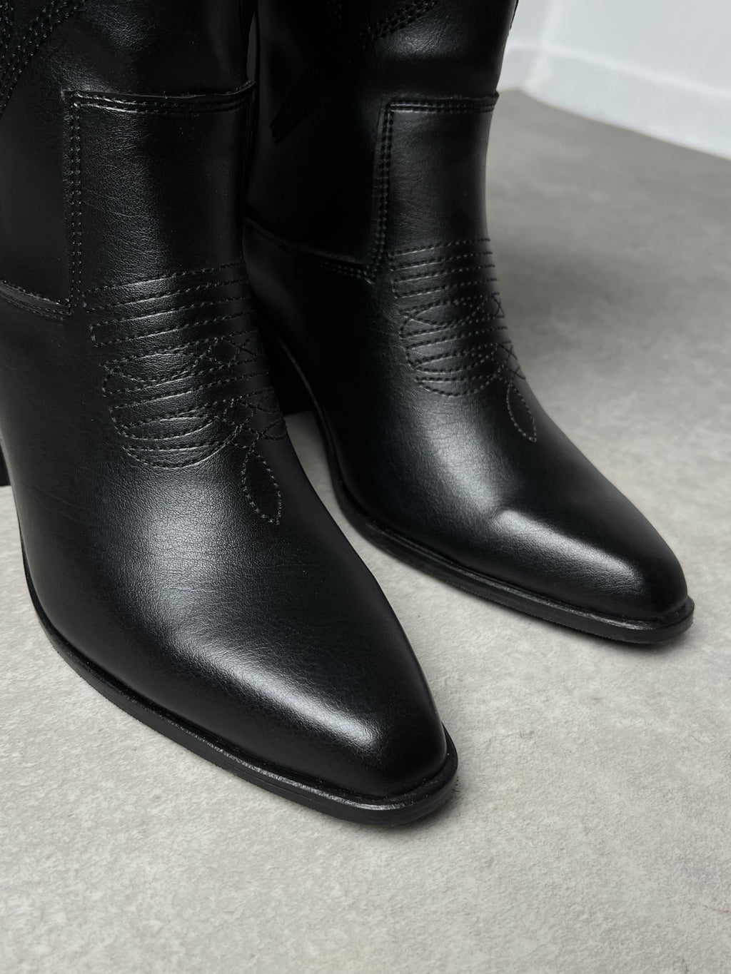 Siyah Western Topuklu Deri Çizme