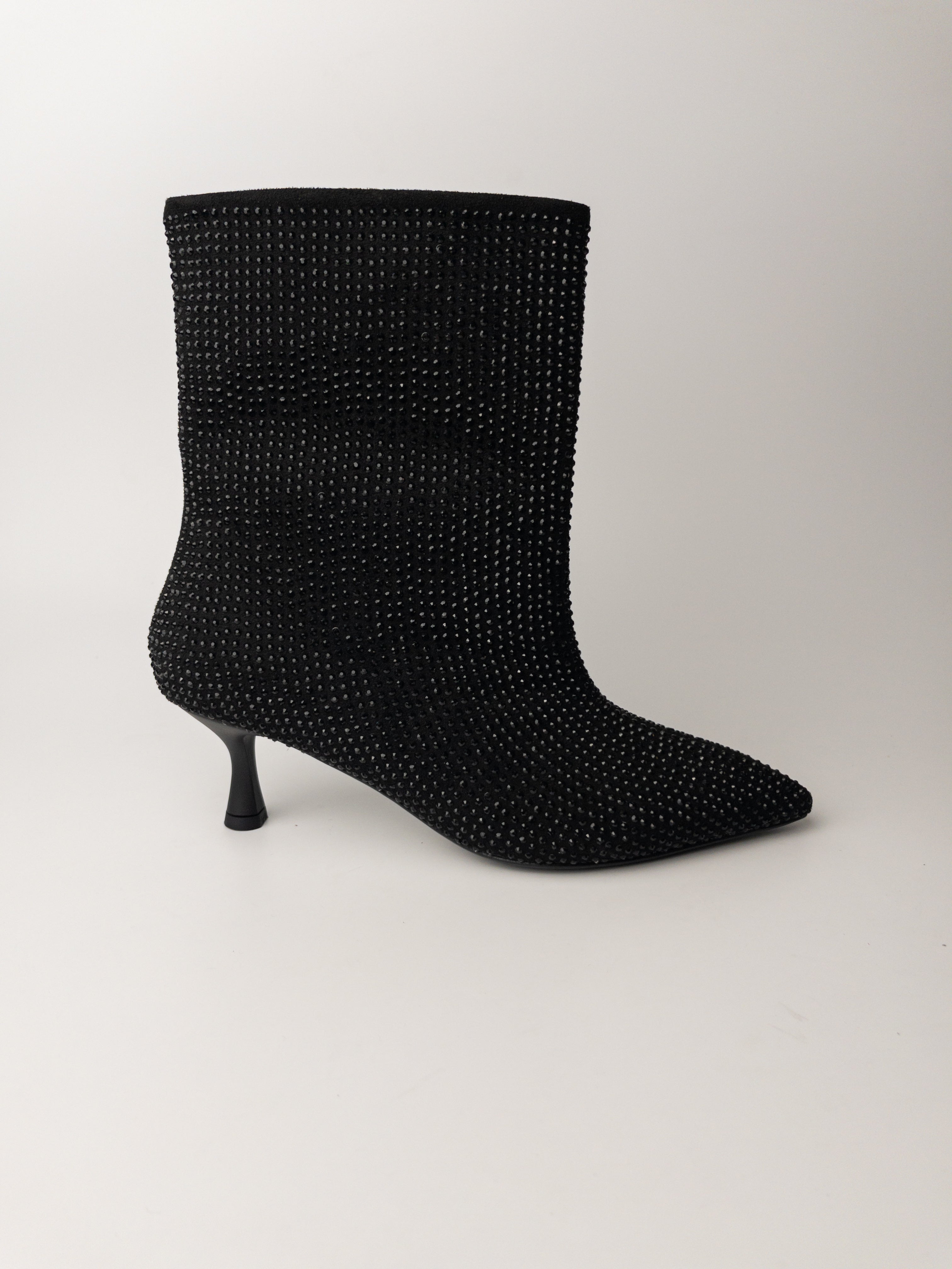 Siyah Taş Detaylı İnce Topuklu Kadın Bot – 6 cm Topuk, Geniş Konç XL